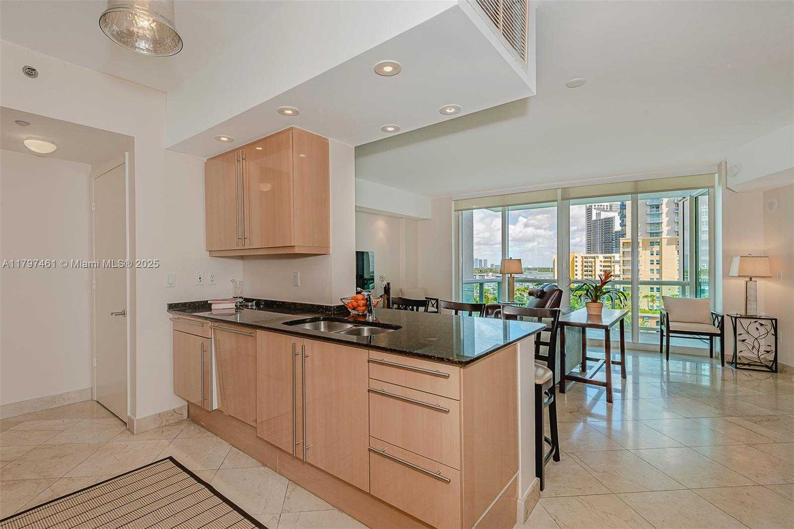 Small Image of 1000 SOUTH POINTE DR #906, Miami Beach Number 5