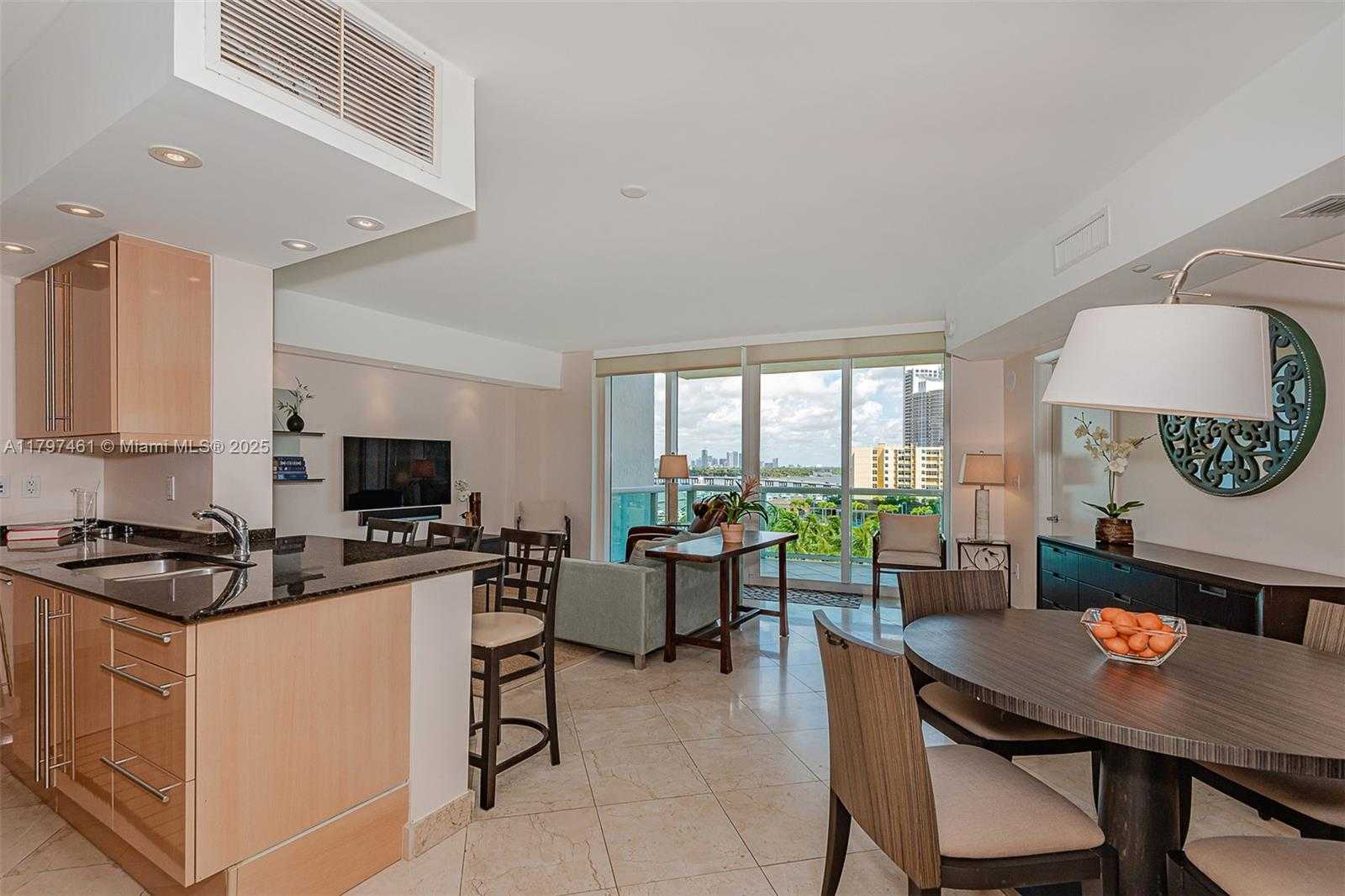 Small Image of 1000 SOUTH POINTE DR #906, Miami Beach Number 6