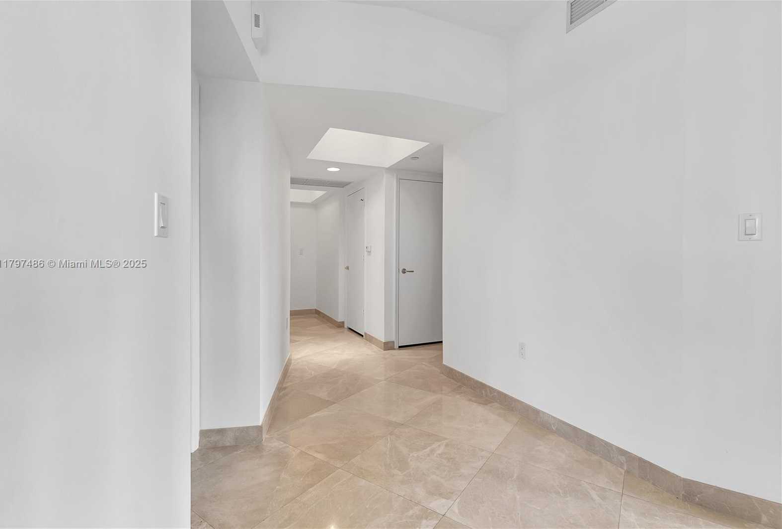 Small Image of 20000 EAST COUNTRY CLUB DR #708, Aventura Number 20
