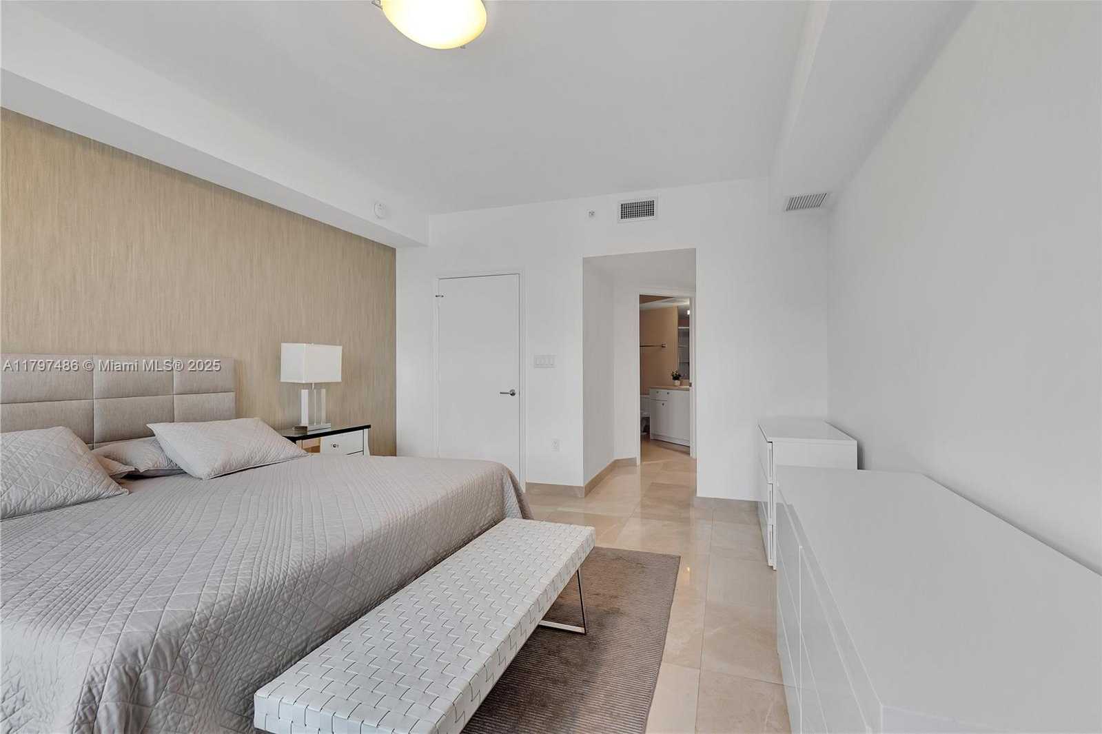 Small Image of 20000 EAST COUNTRY CLUB DR #708, Aventura Number 26