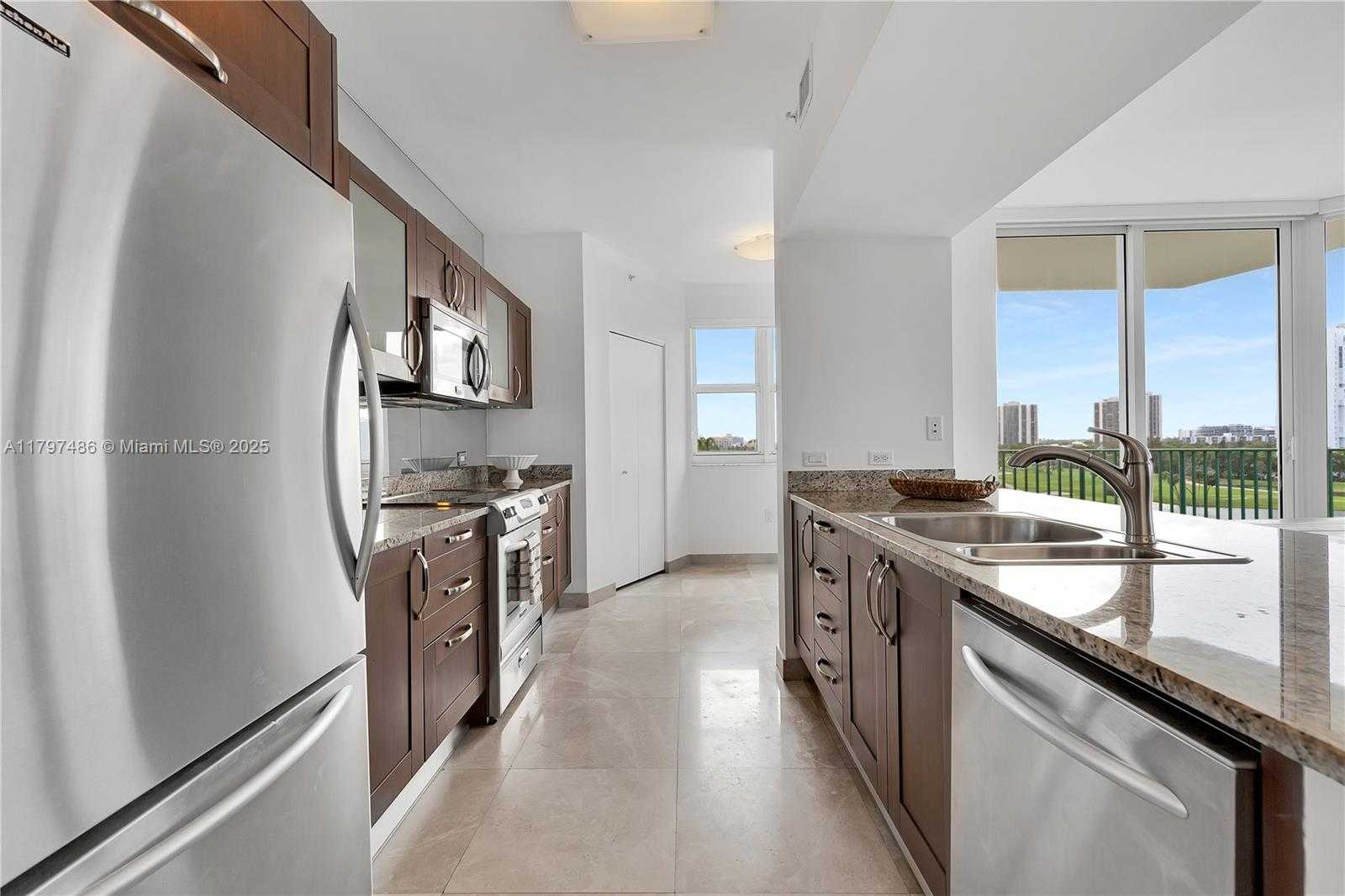 Small Image of 20000 EAST COUNTRY CLUB DR #708, Aventura Number 6