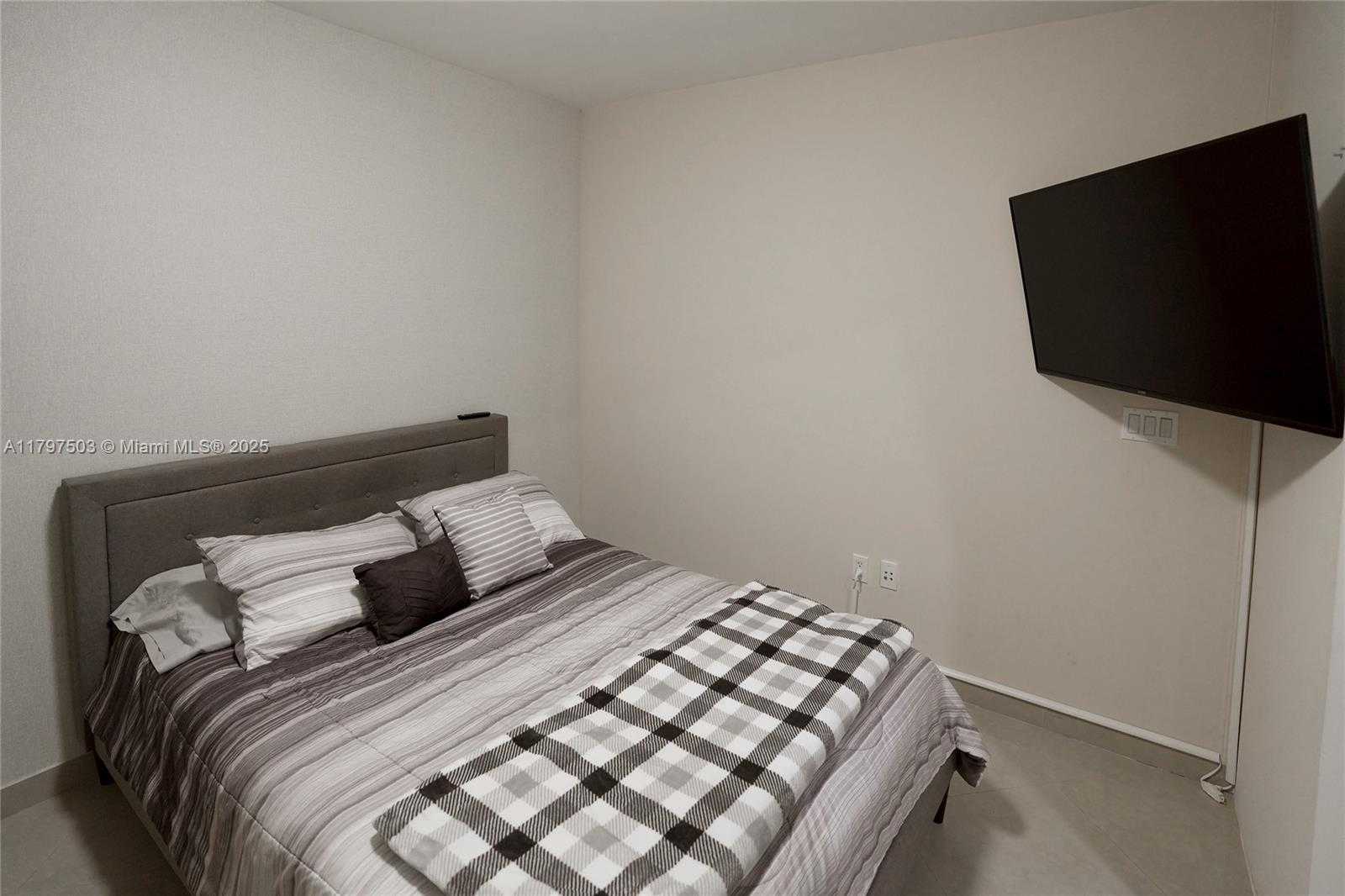 Small Image of 1830 SOUTH OCEAN DR #4111, Hallandale Beach Number 16
