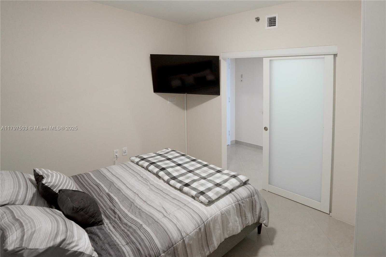 Small Image of 1830 SOUTH OCEAN DR #4111, Hallandale Beach Number 17