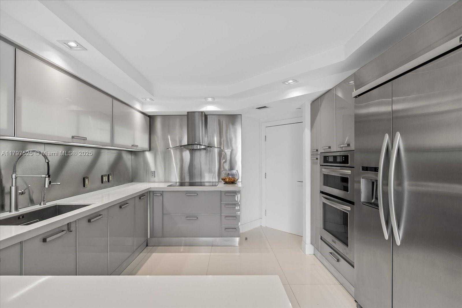 Small Image of 2000 ISLAND BLVD #504, Aventura Number 13
