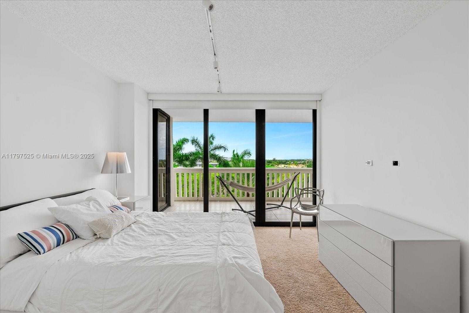 Small Image of 2000 ISLAND BLVD #504, Aventura Number 16