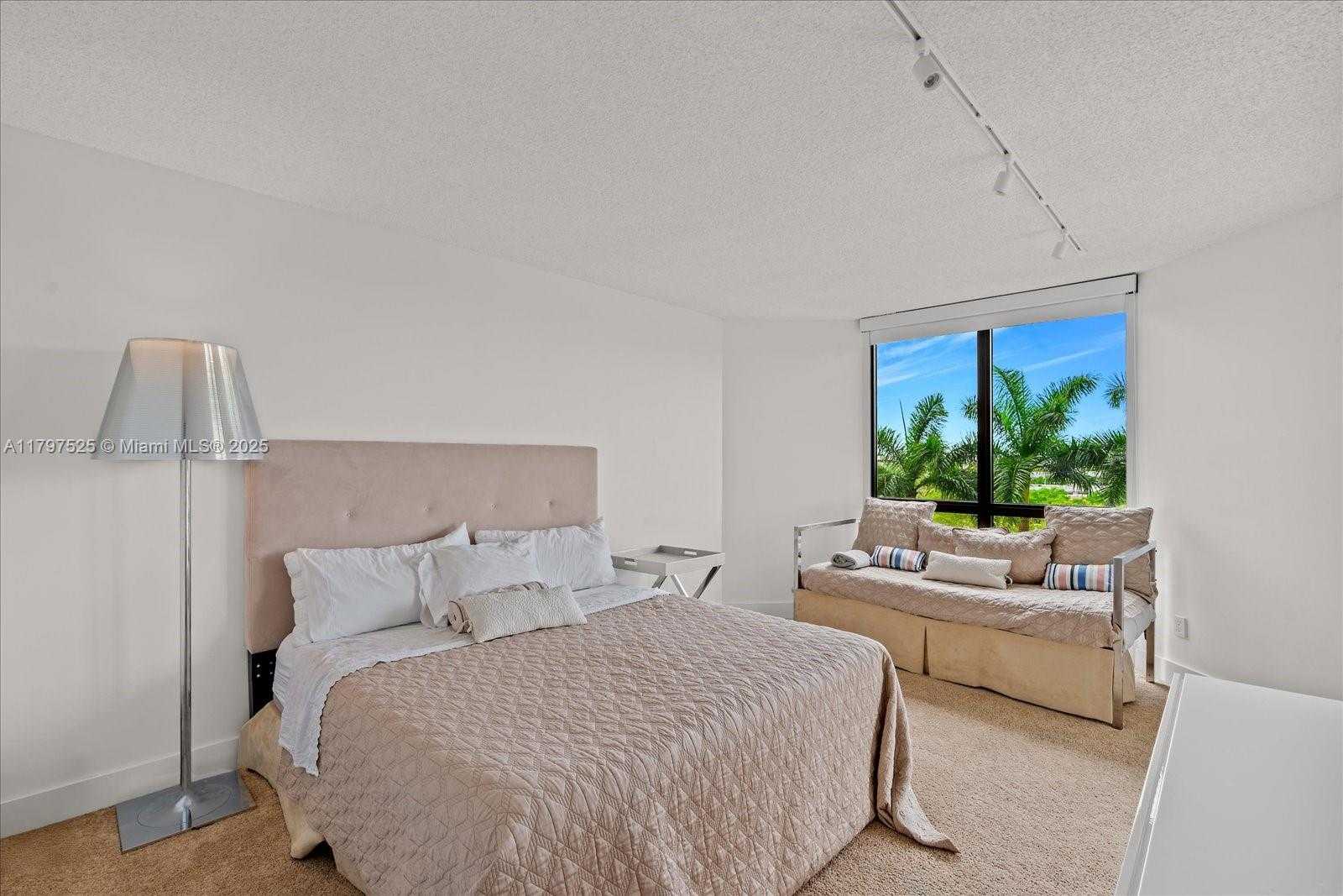 Small Image of 2000 ISLAND BLVD #504, Aventura Number 17