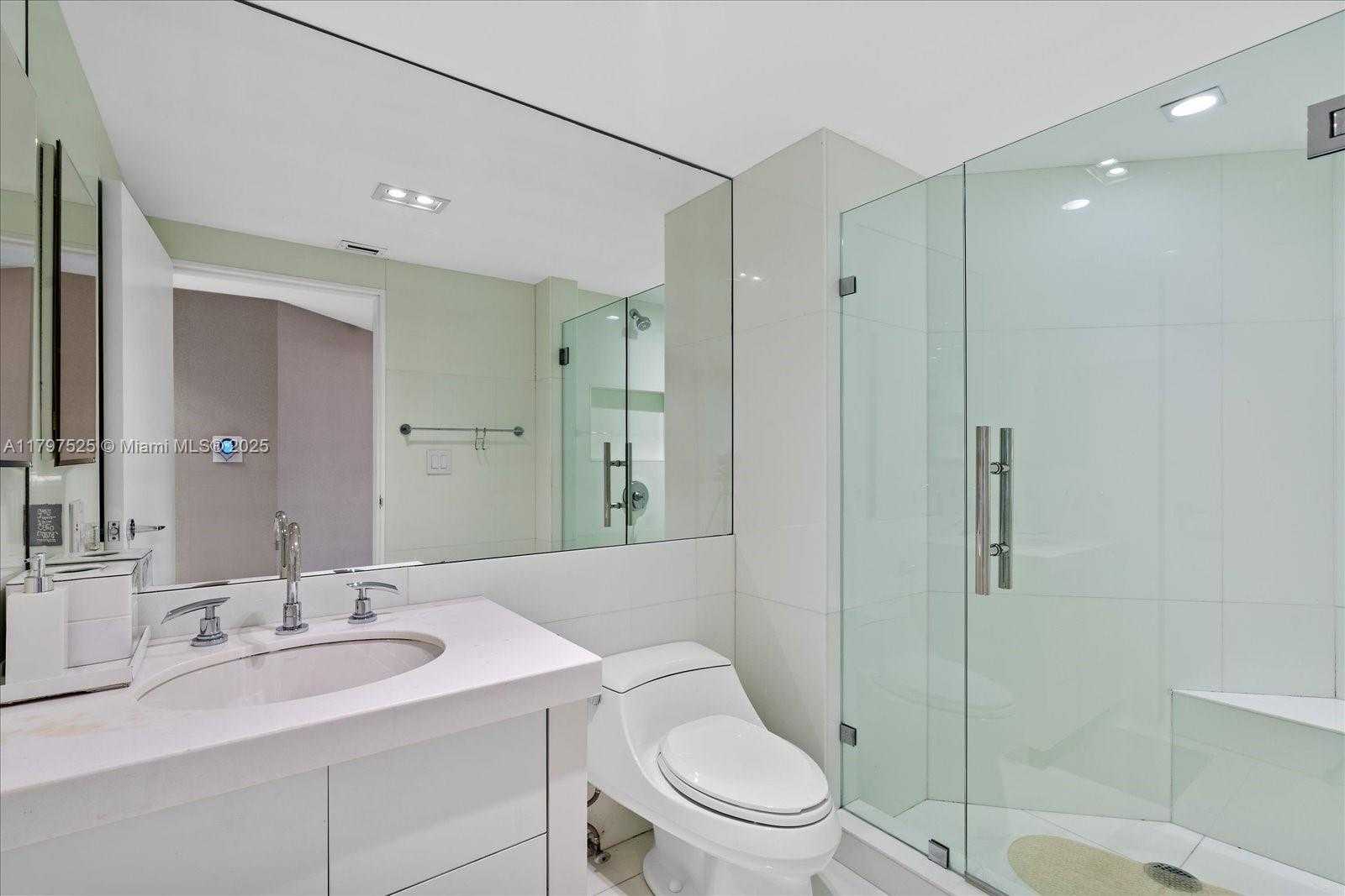 Small Image of 2000 ISLAND BLVD #504, Aventura Number 18
