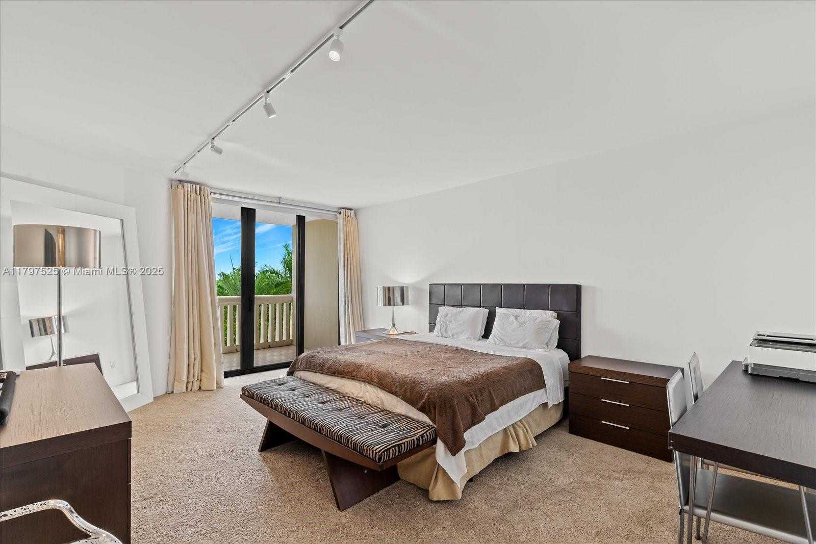 Small Image of 2000 ISLAND BLVD #504, Aventura Number 22