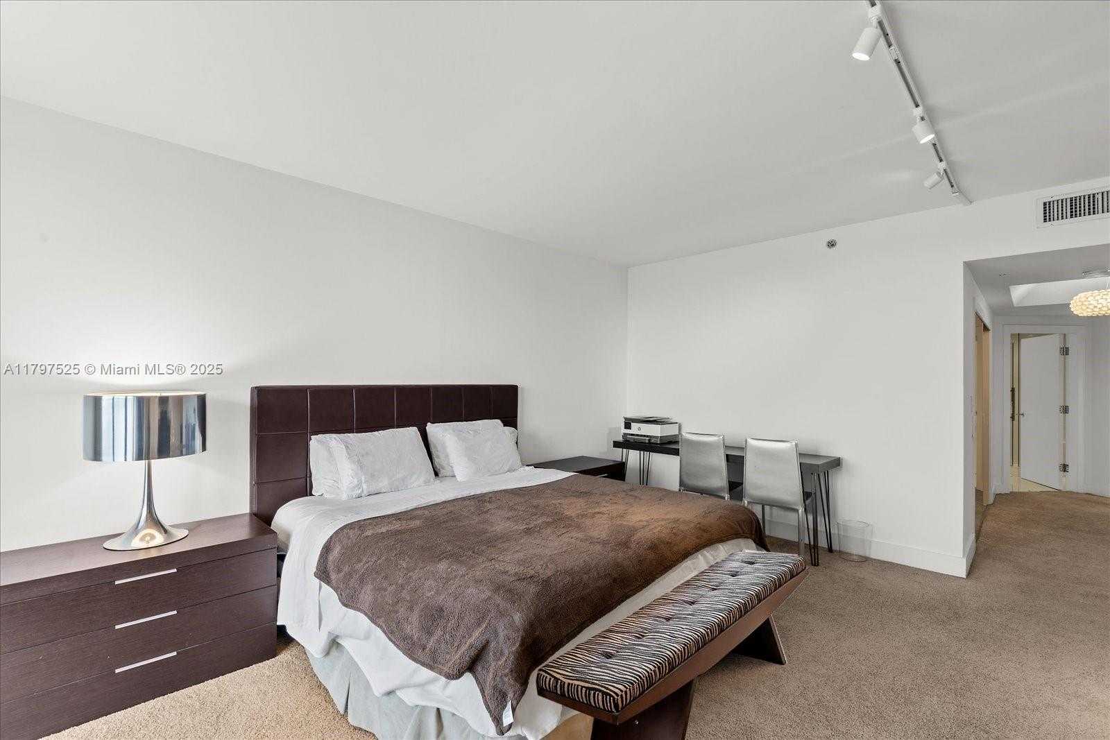Small Image of 2000 ISLAND BLVD #504, Aventura Number 23