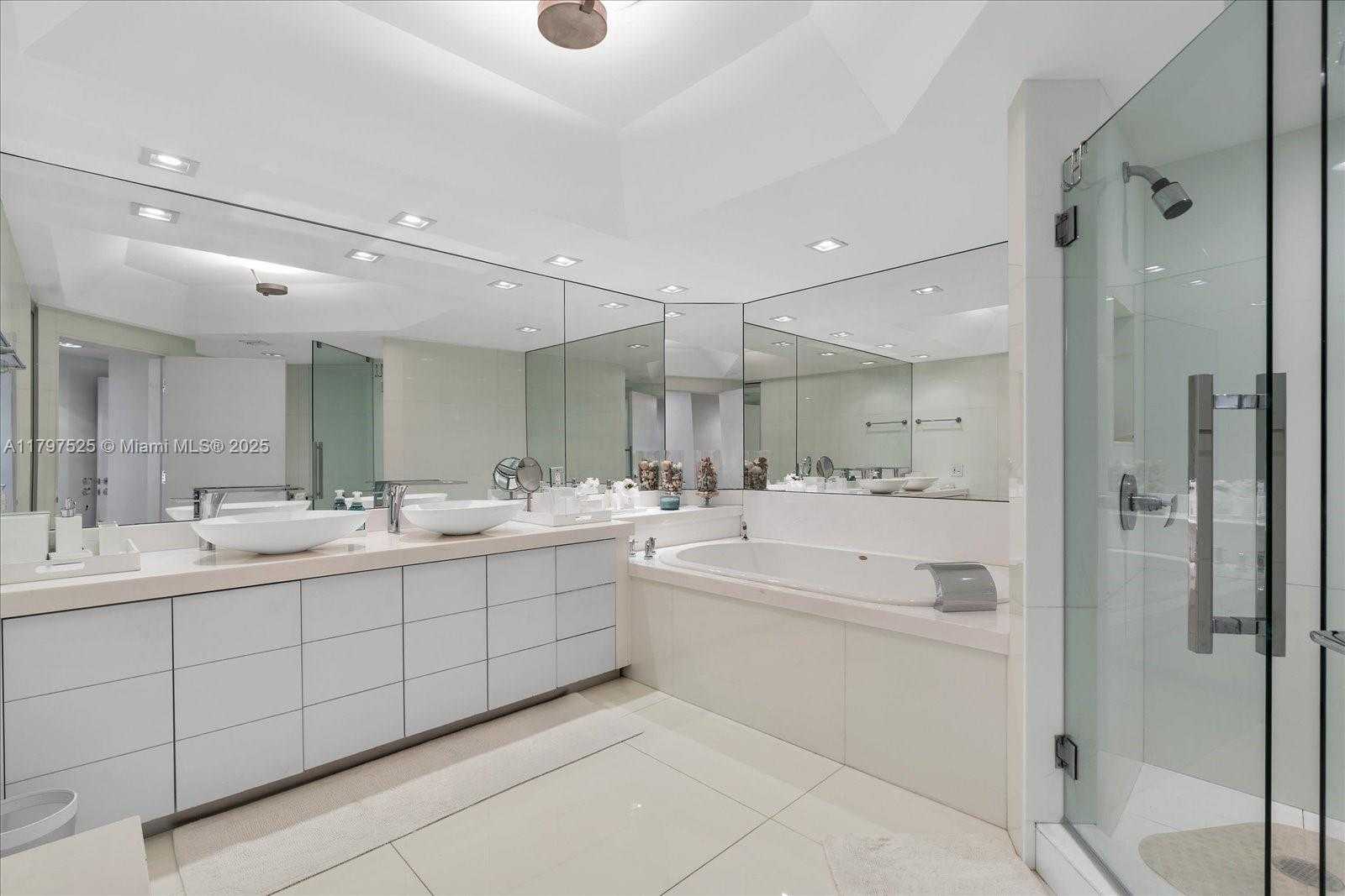 Small Image of 2000 ISLAND BLVD #504, Aventura Number 27