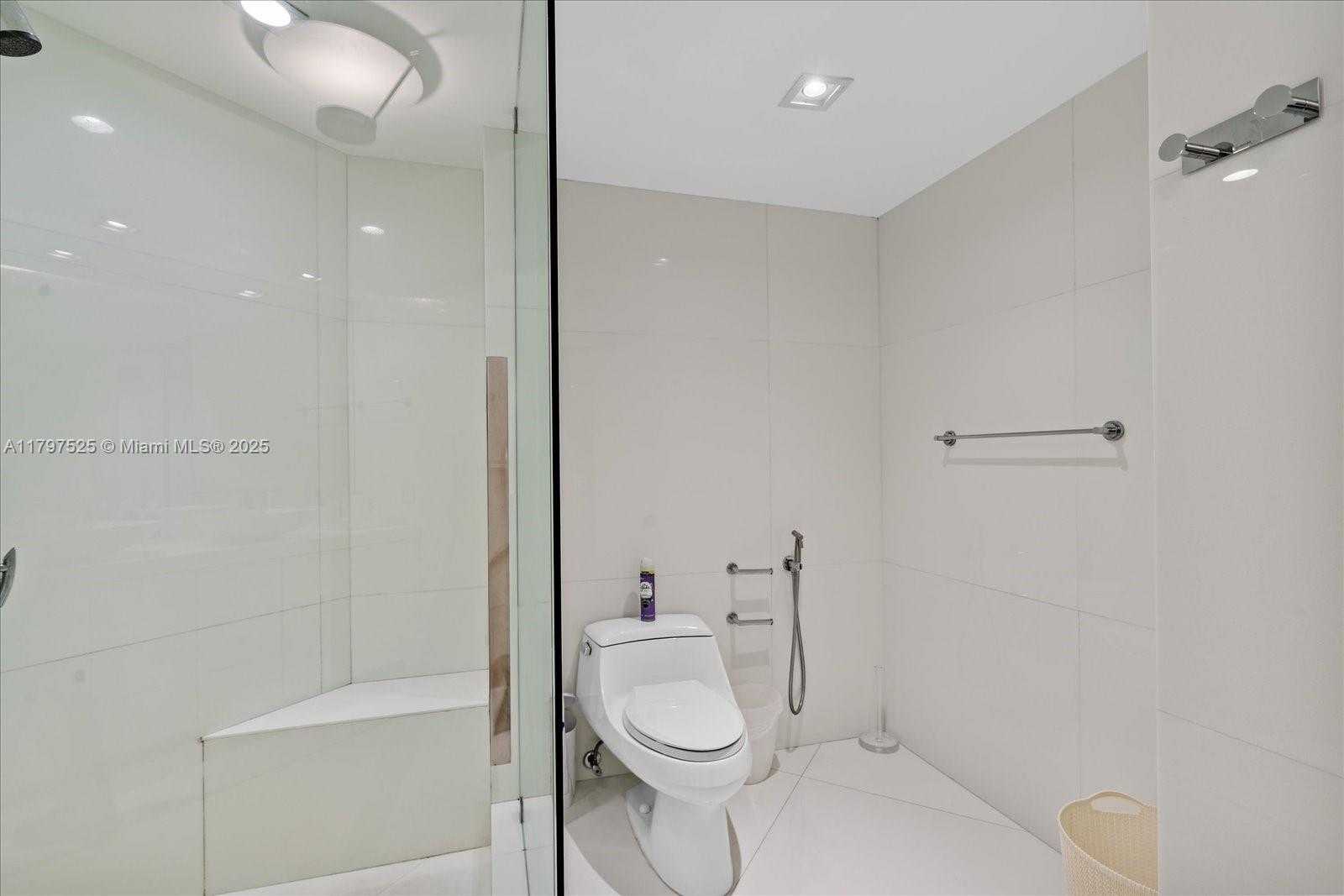 Small Image of 2000 ISLAND BLVD #504, Aventura Number 28