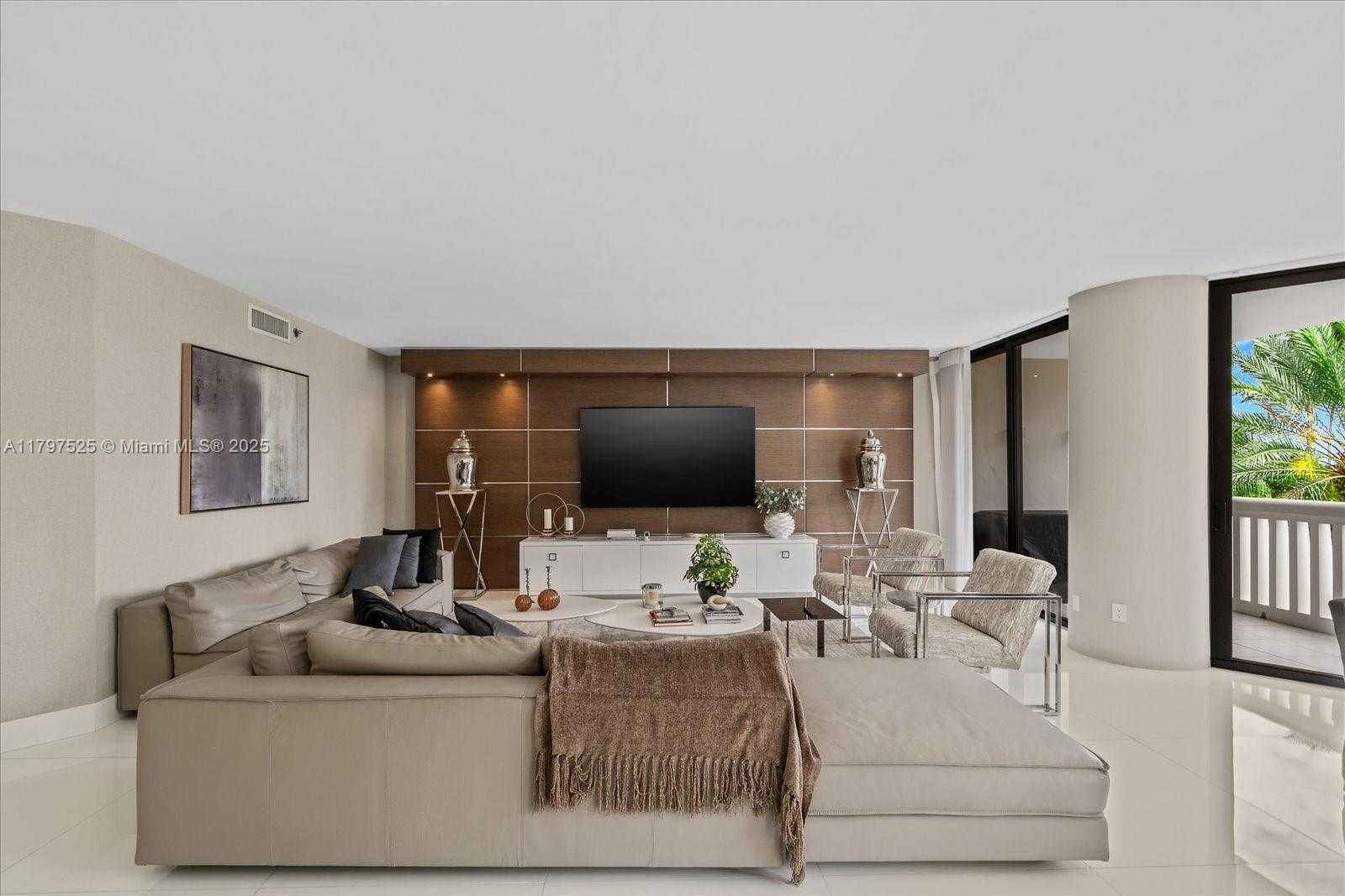 Small Image of 2000 ISLAND BLVD #504, Aventura Number 3