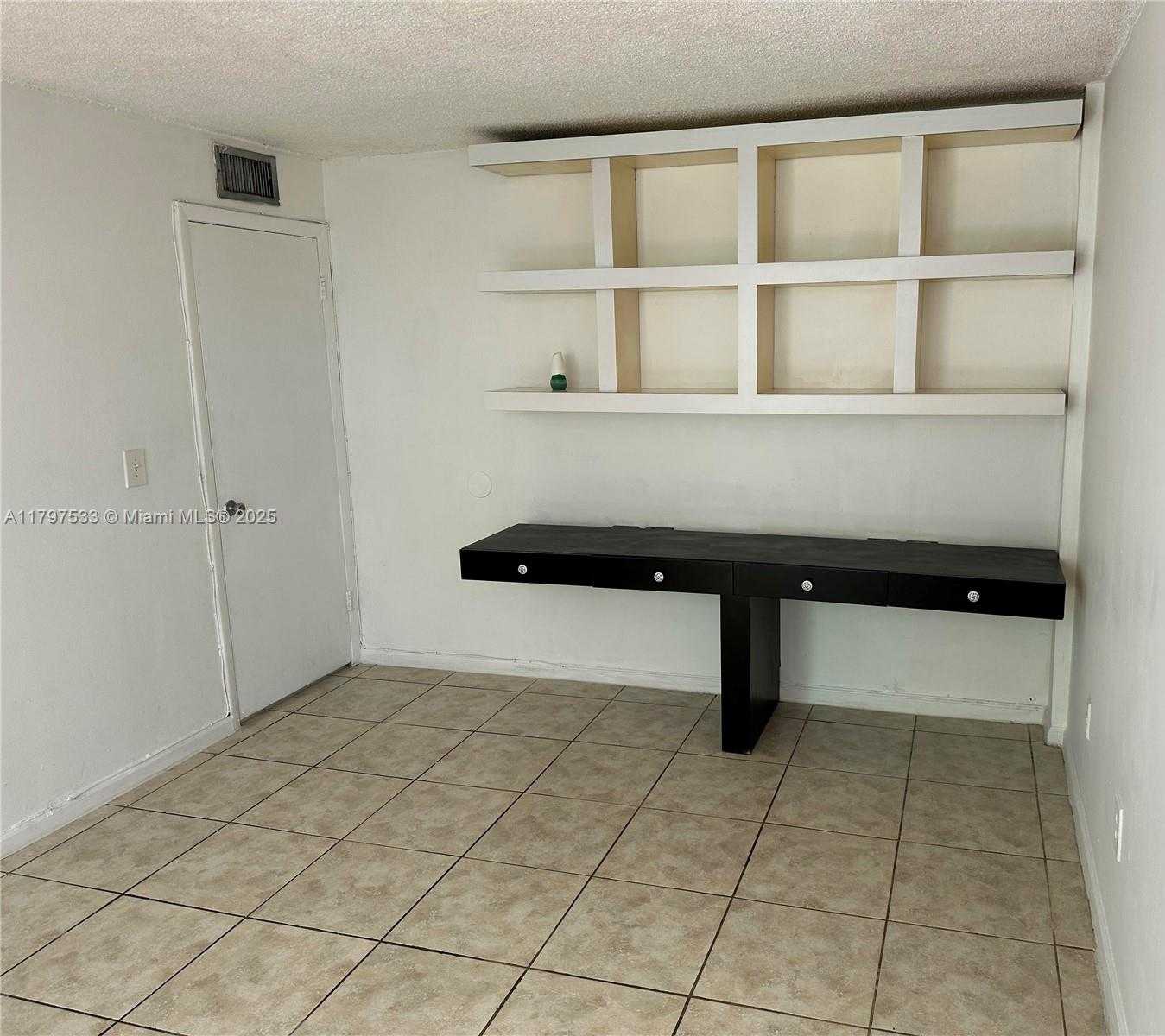 Small Image of 1801 SOUTH TREASURE DR #102, North Bay Village Number 10