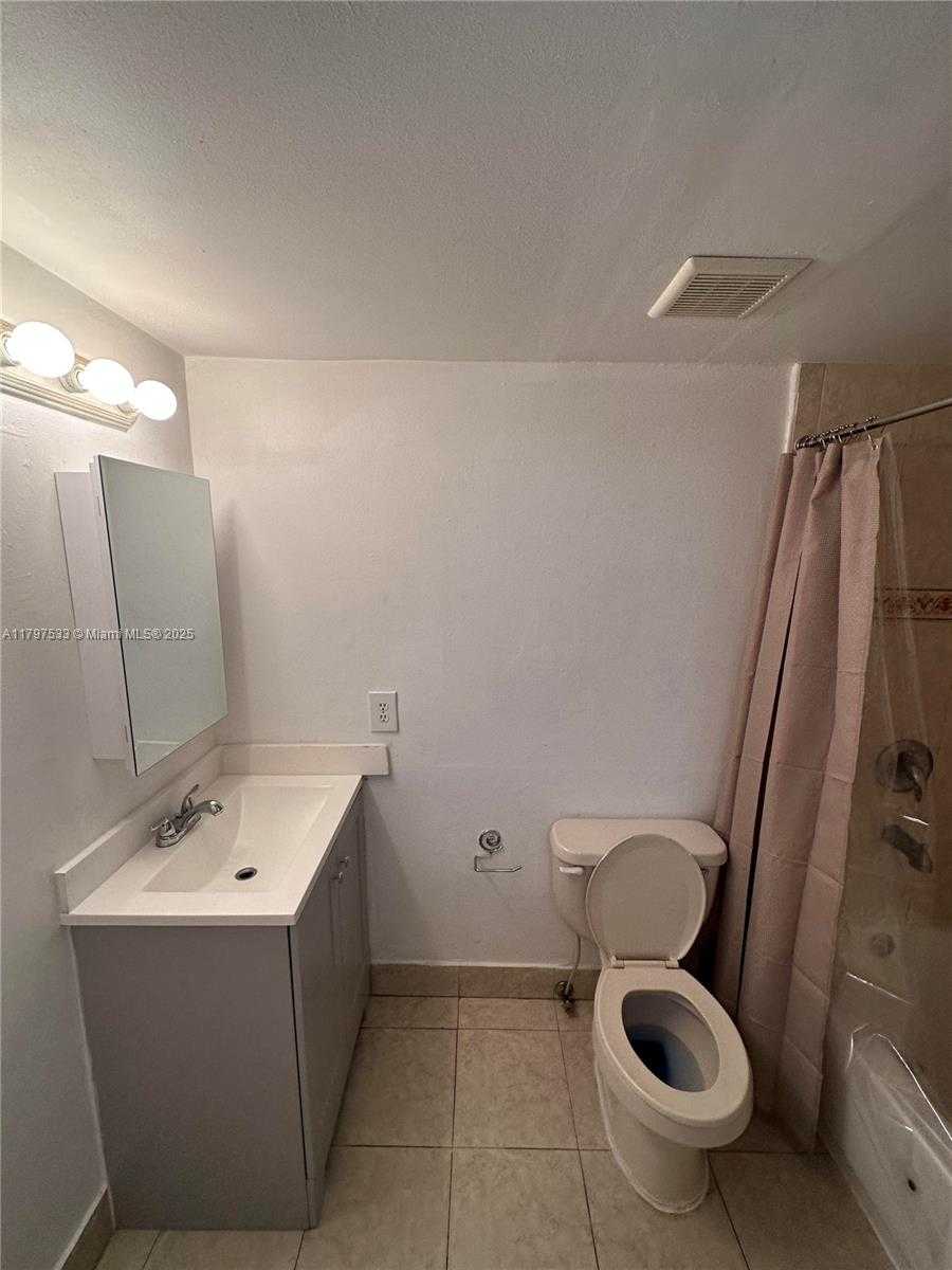 Small Image of 1801 SOUTH TREASURE DR #102, North Bay Village Number 17