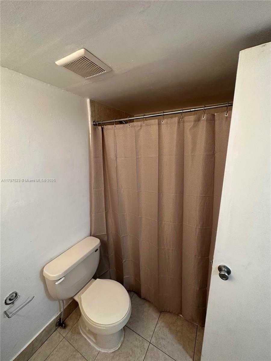 Small Image of 1801 SOUTH TREASURE DR #102, North Bay Village Number 18