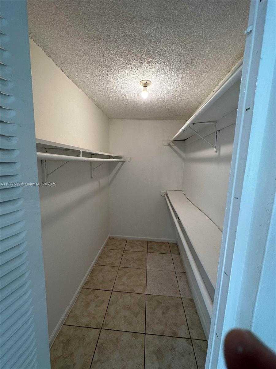 Small Image of 1801 SOUTH TREASURE DR #102, North Bay Village Number 22