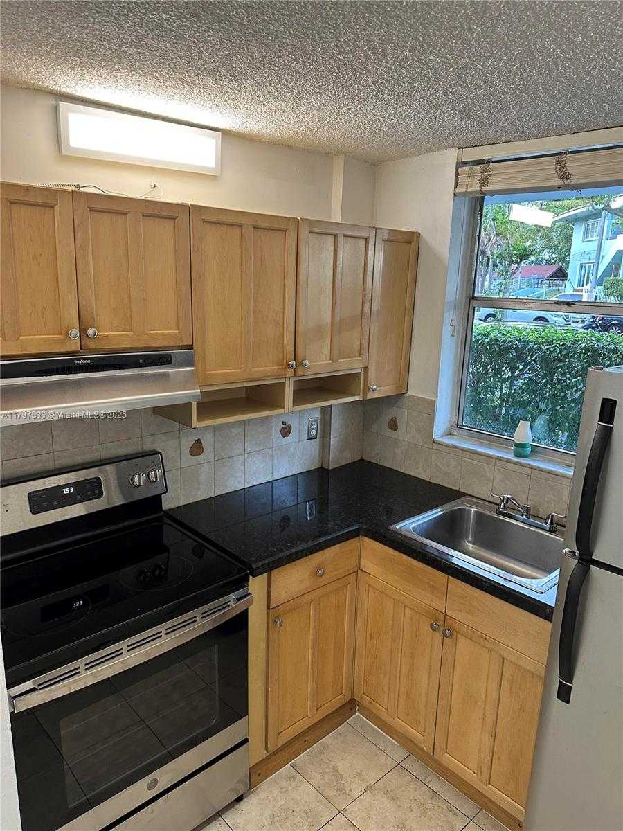 Small Image of 1801 SOUTH TREASURE DR #102, North Bay Village Number 3