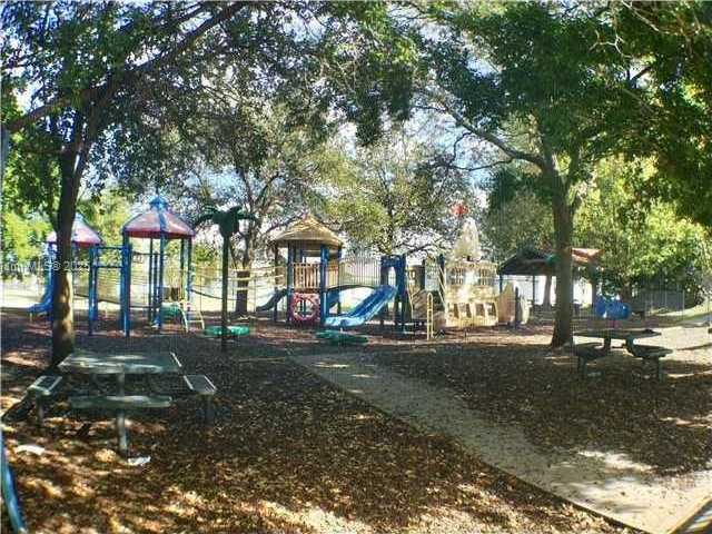 Small Image of 1801 SOUTH TREASURE DR #102, North Bay Village Number 31