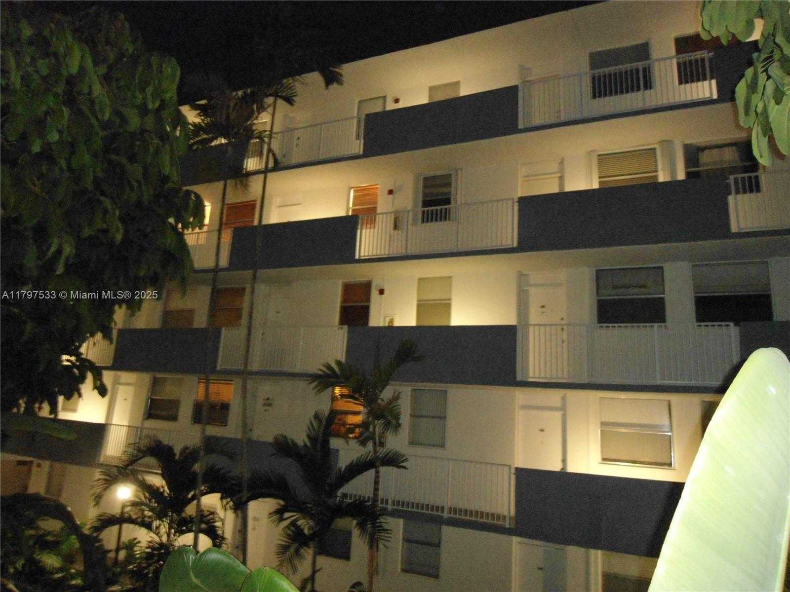 Small Image of 1801 SOUTH TREASURE DR #102, North Bay Village Number 34