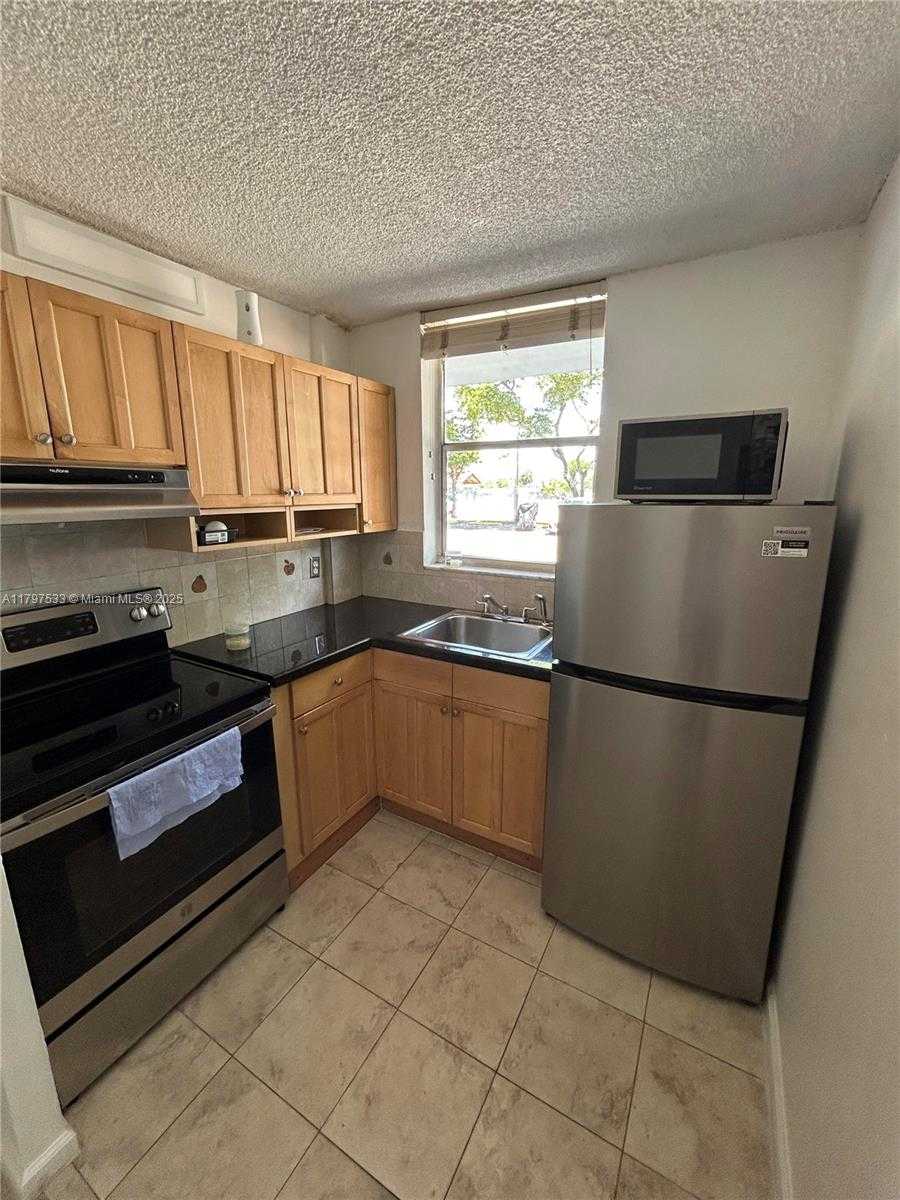 Small Image of 1801 SOUTH TREASURE DR #102, North Bay Village Number 40