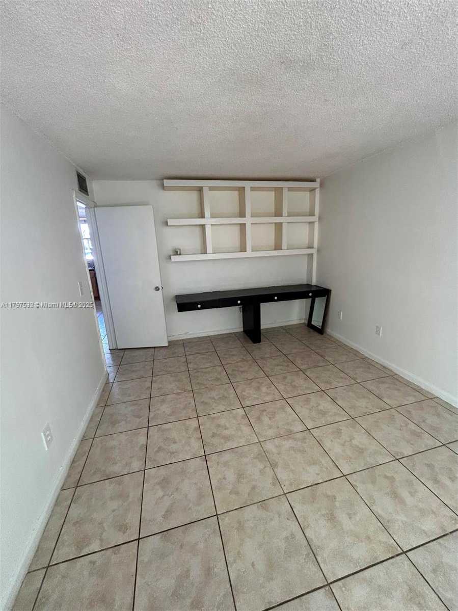 Small Image of 1801 SOUTH TREASURE DR #102, North Bay Village Number 45
