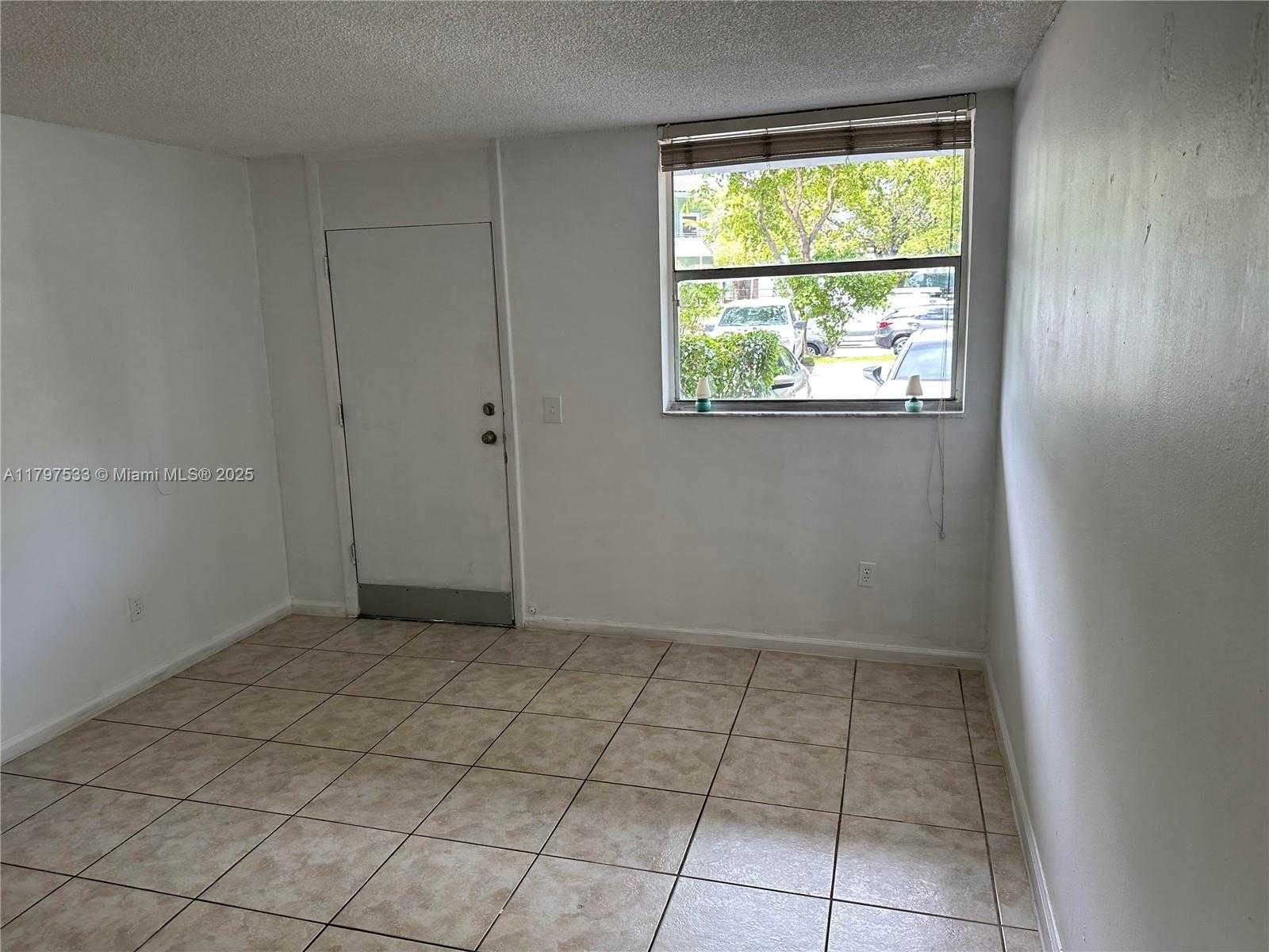 Small Image of 1801 SOUTH TREASURE DR #102, North Bay Village Number 6
