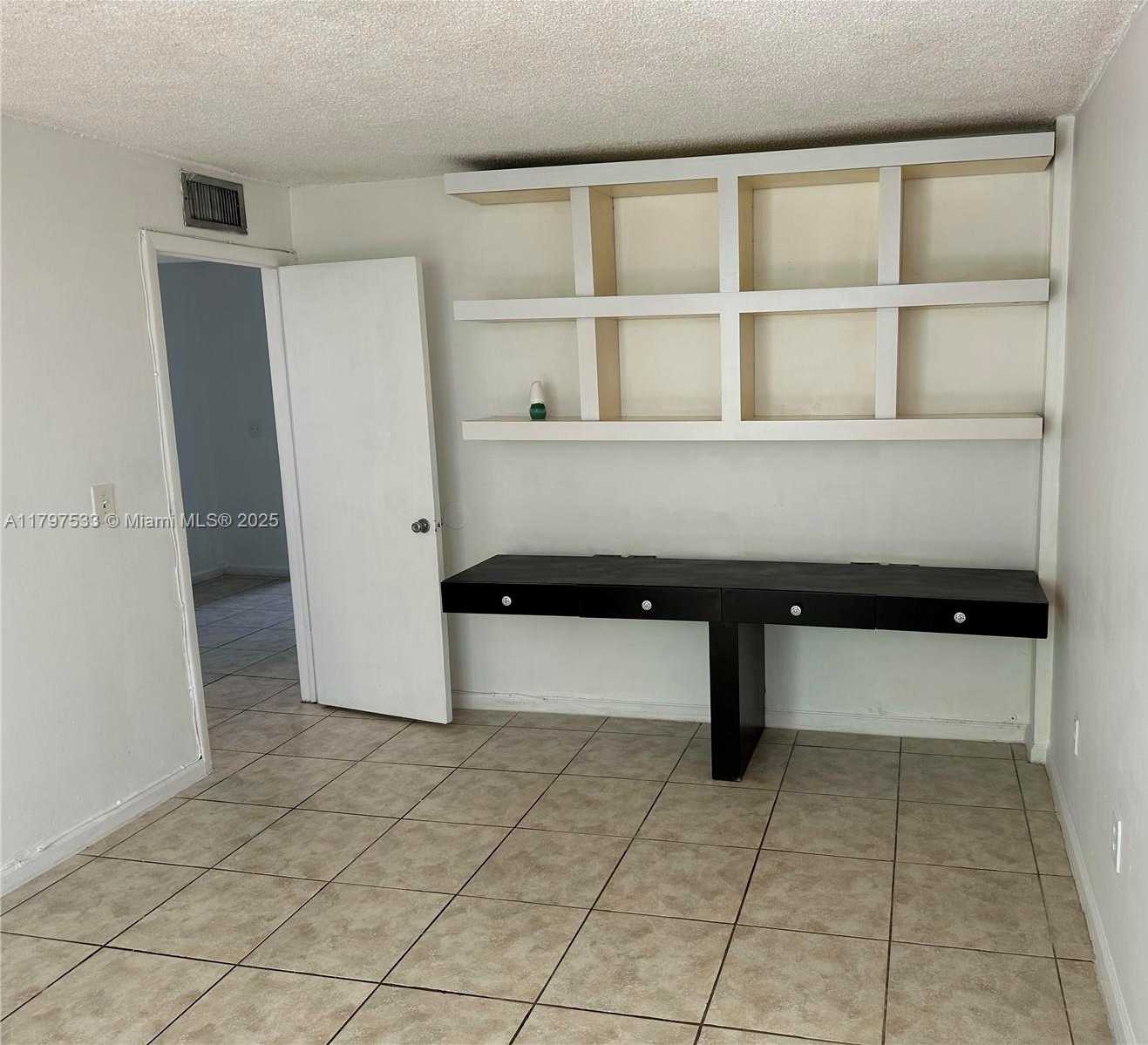 Small Image of 1801 SOUTH TREASURE DR #102, North Bay Village Number 9
