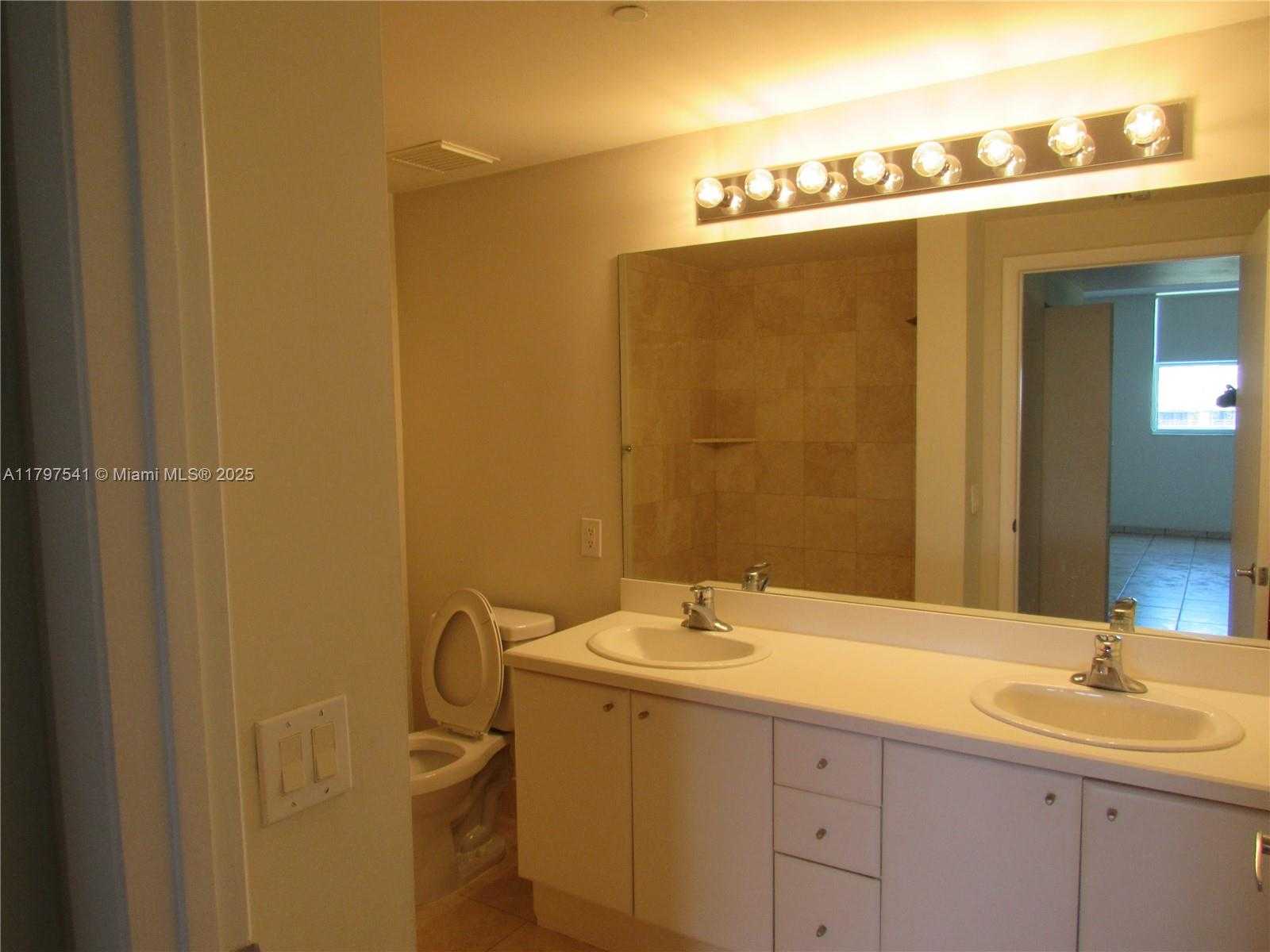 Small Image of 2475 BRICKELL AVE #703, Miami Number 10
