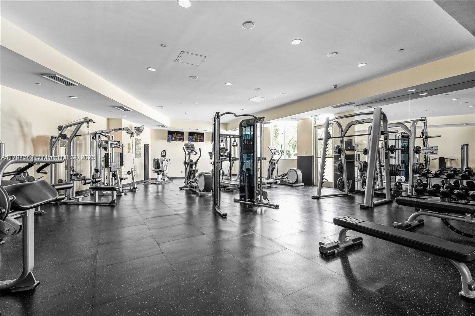 Small Image of 2475 BRICKELL AVE #703, Miami Number 12