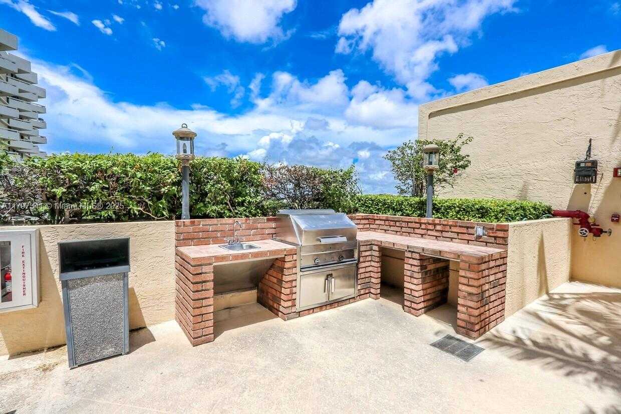 Small Image of 2475 BRICKELL AVE #703, Miami Number 13