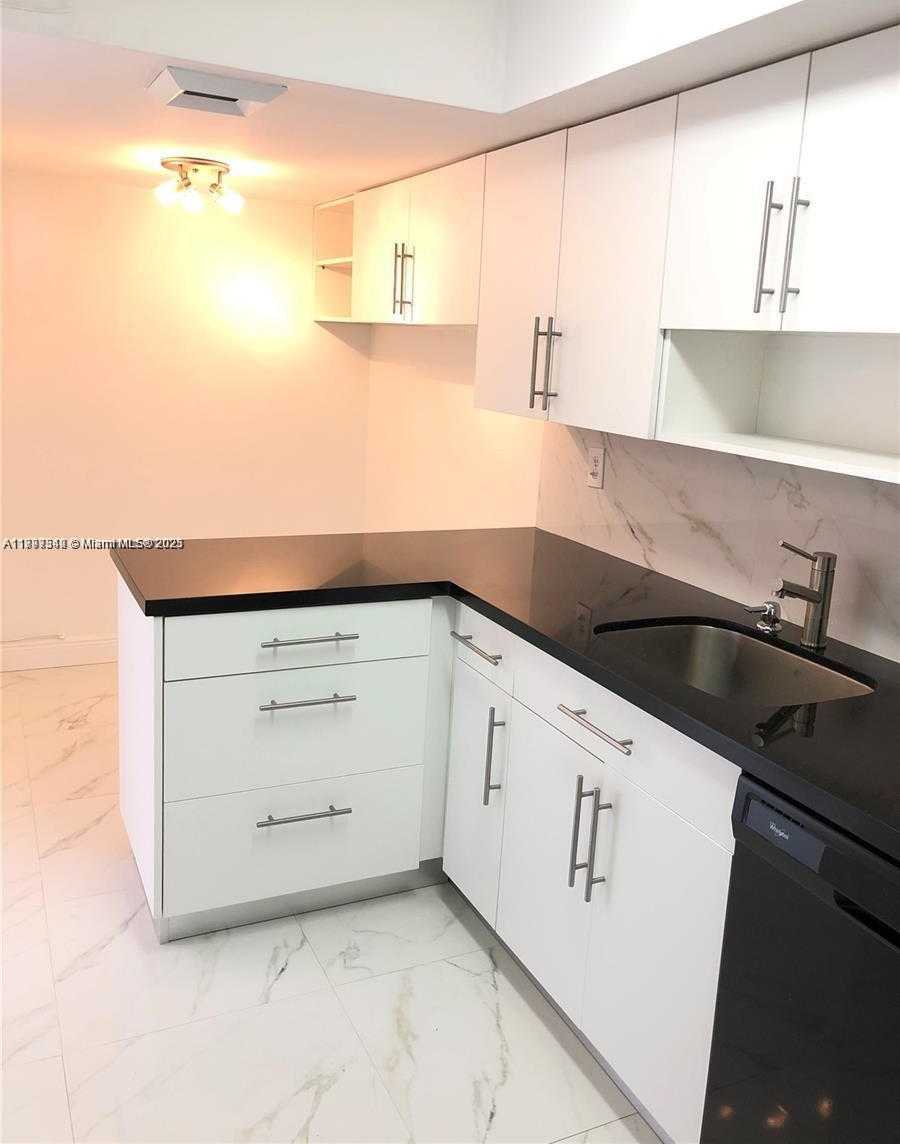 Small Image of 18021 BISCAYNE BLVD #902, Aventura Number 13
