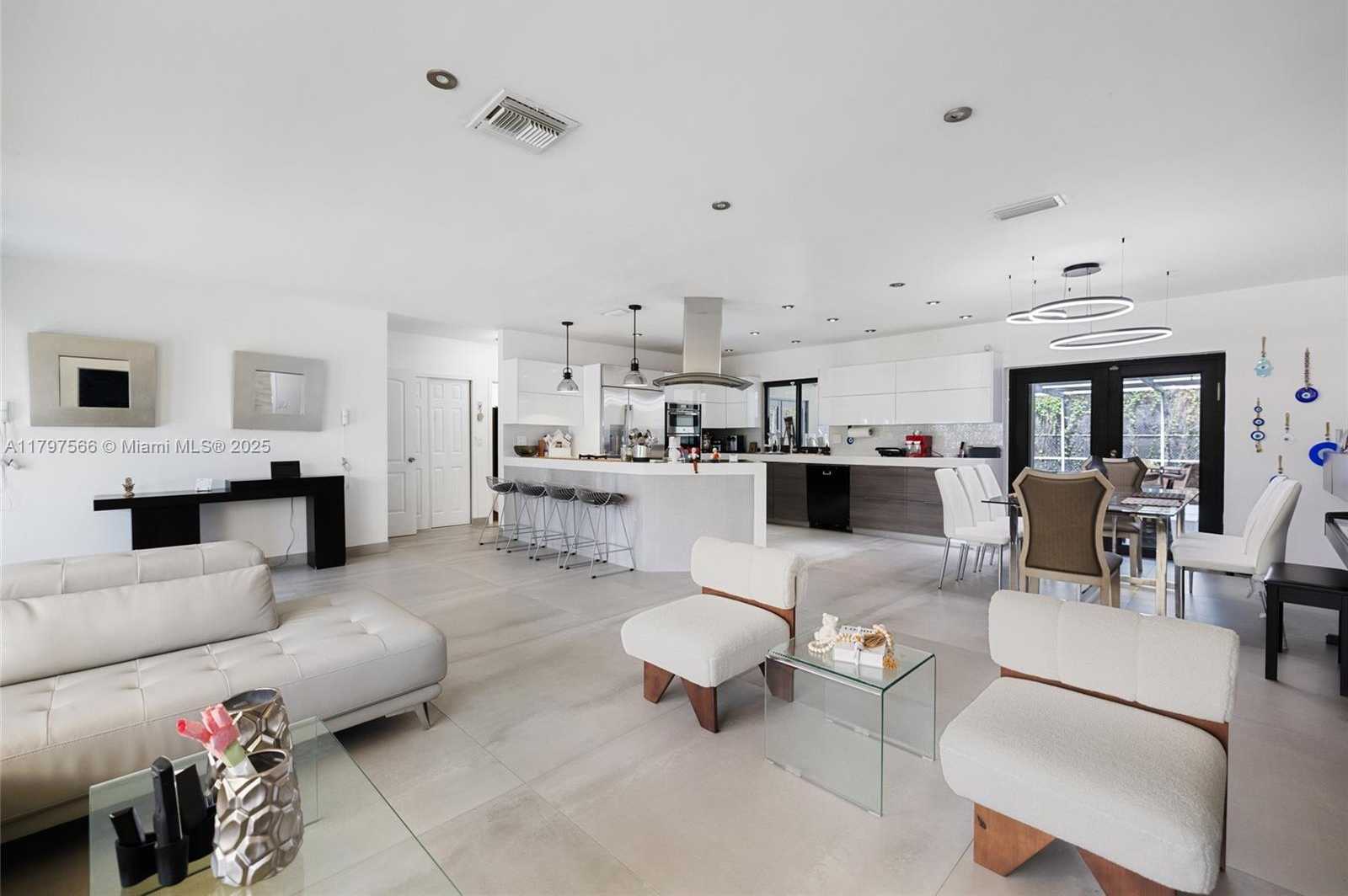 Small Image of 20375 NORTH EAST 22ND PL, Miami Number 10