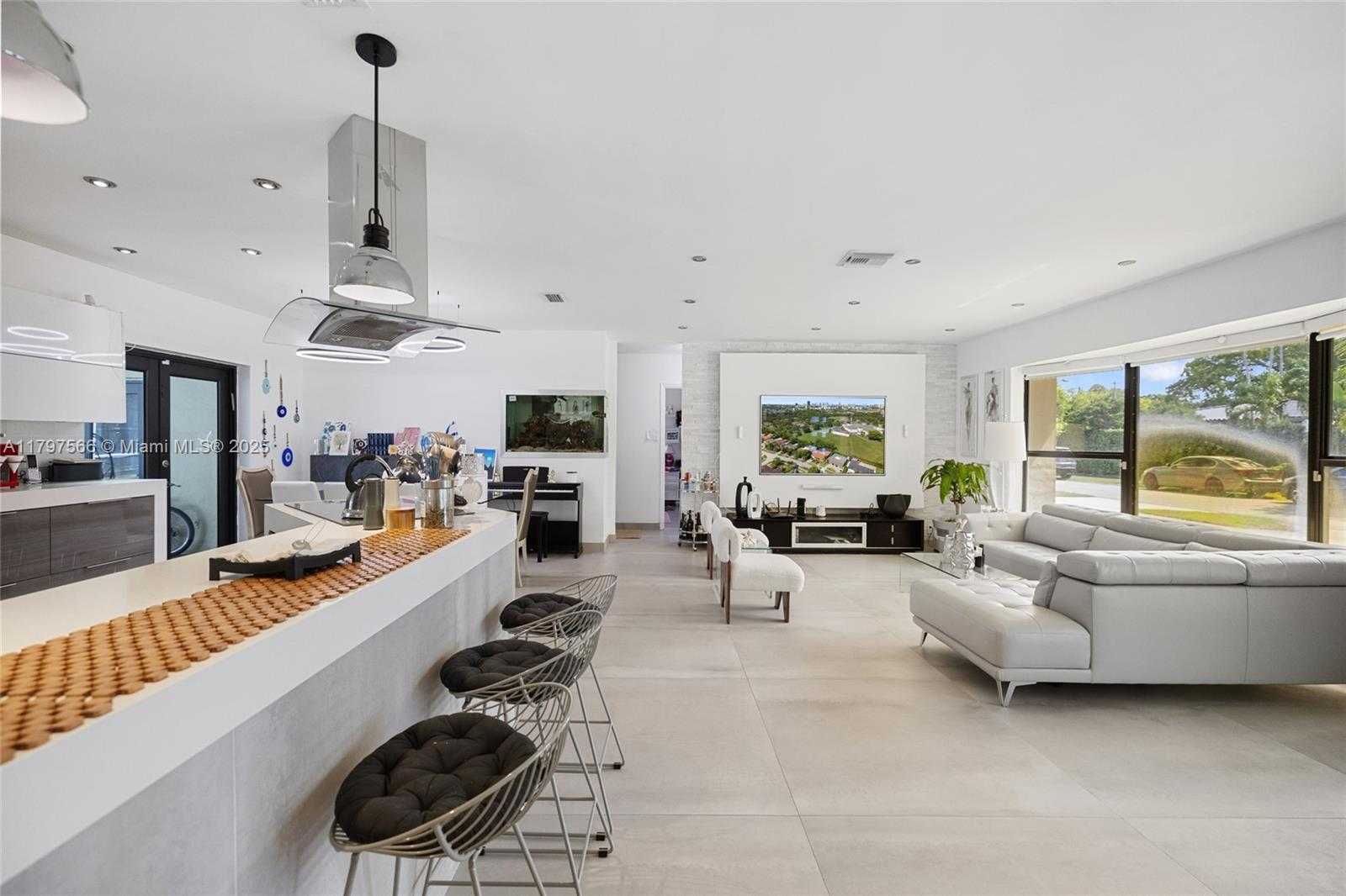 Small Image of 20375 NORTH EAST 22ND PL, Miami Number 12