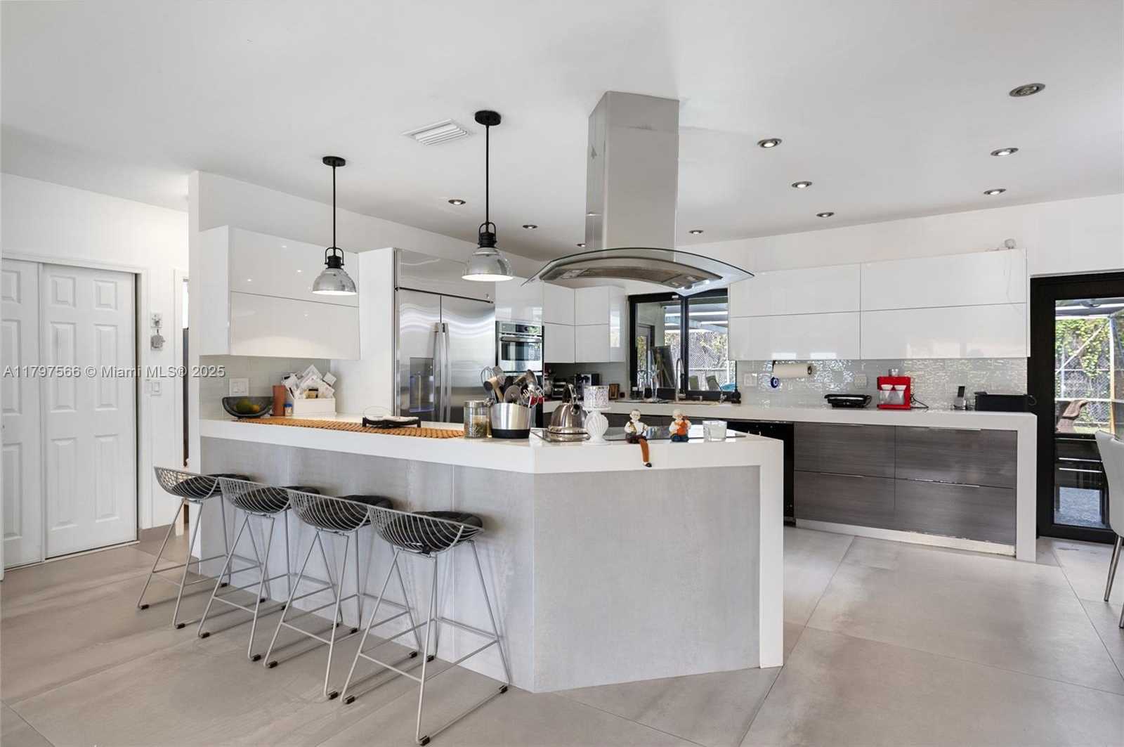 Small Image of 20375 NORTH EAST 22ND PL, Miami Number 14