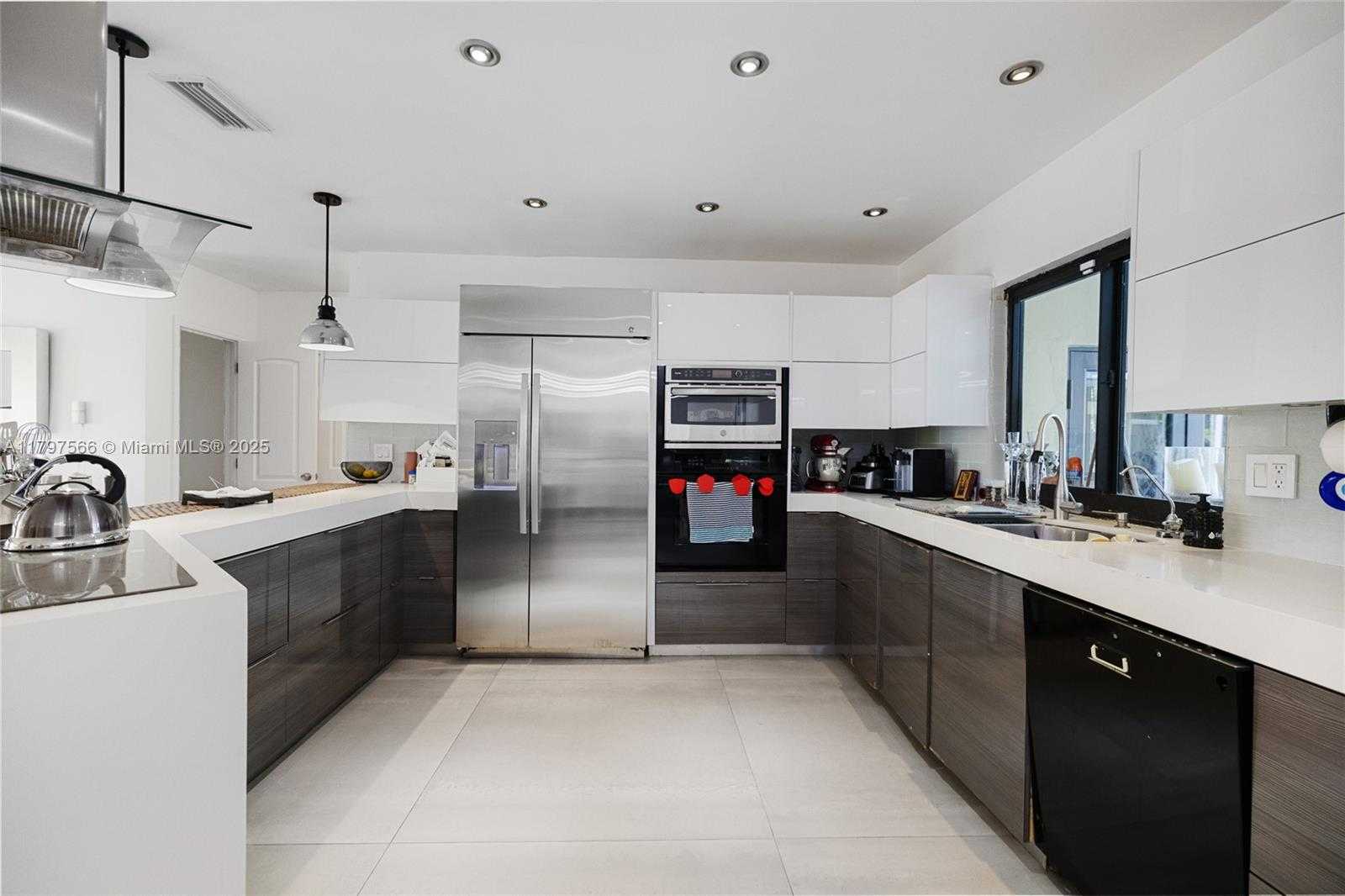 Small Image of 20375 NORTH EAST 22ND PL, Miami Number 17