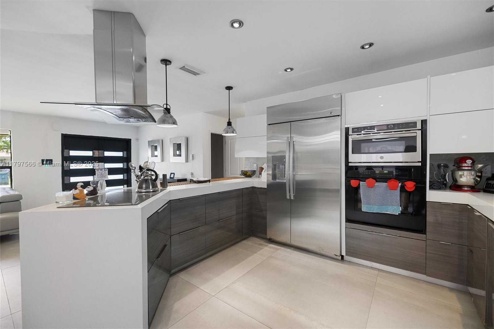 Small Image of 20375 NORTH EAST 22ND PL, Miami Number 18