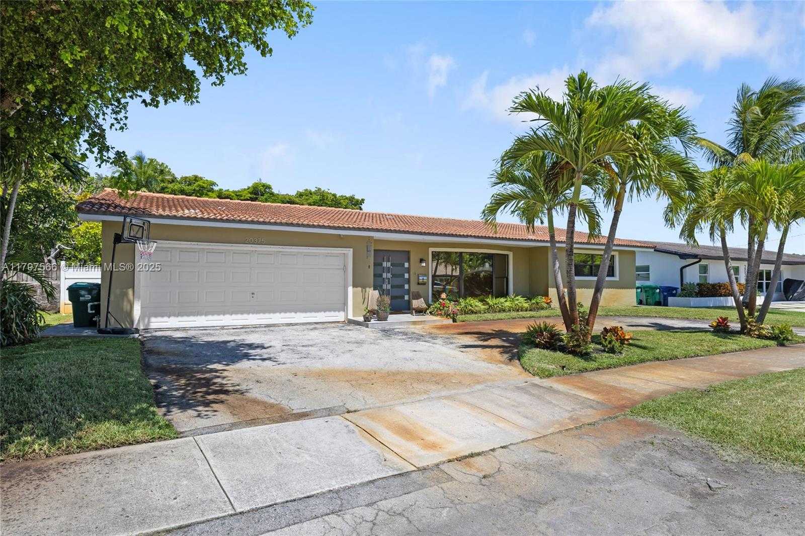 Small Image of 20375 NORTH EAST 22ND PL, Miami Number 2