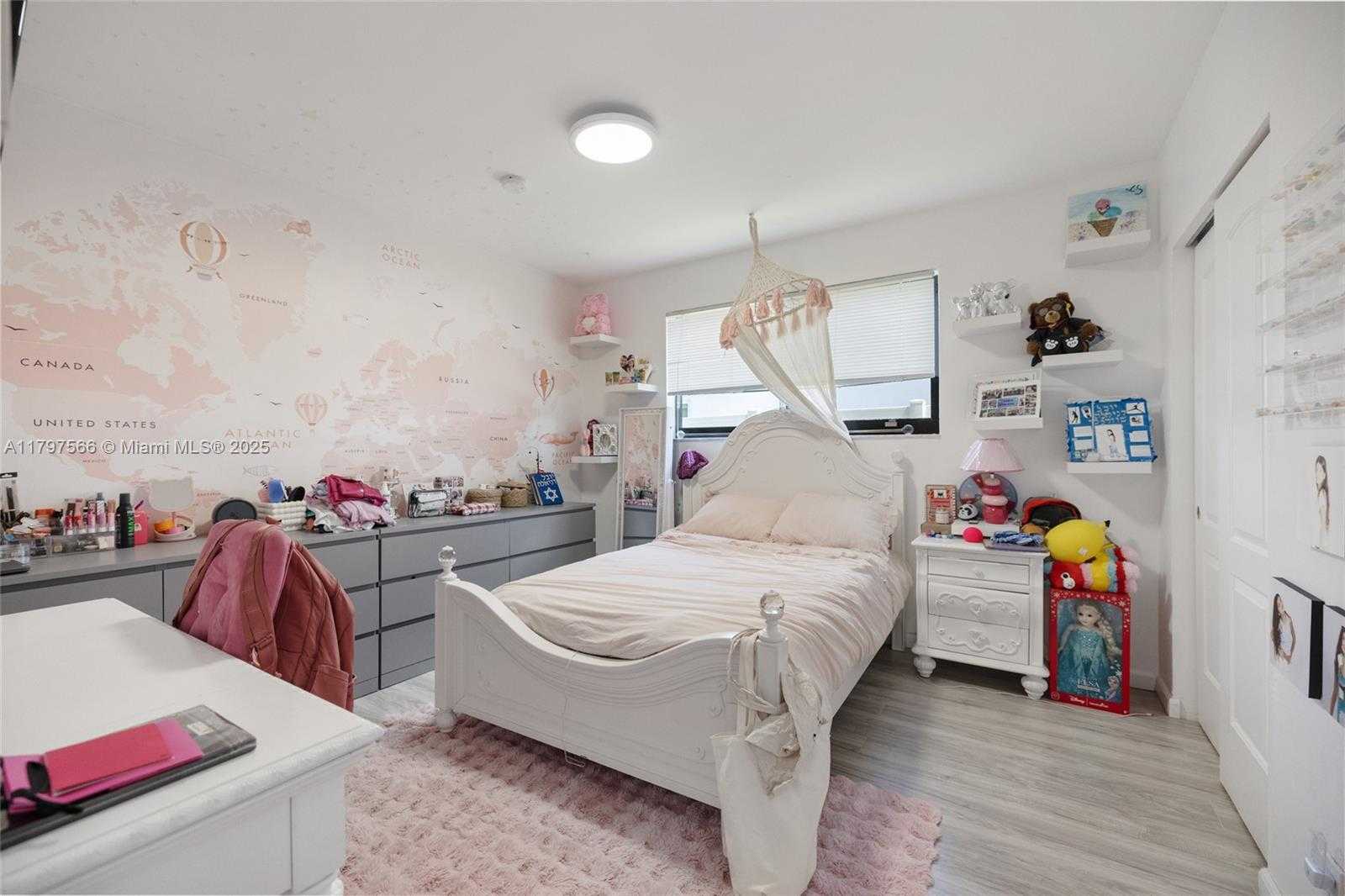 Small Image of 20375 NORTH EAST 22ND PL, Miami Number 24
