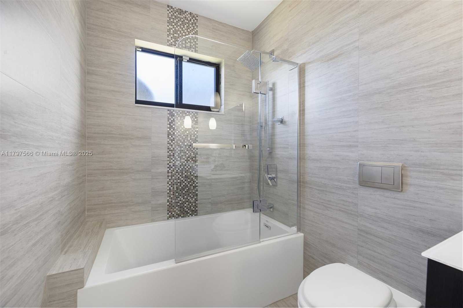 Small Image of 20375 NORTH EAST 22ND PL, Miami Number 26