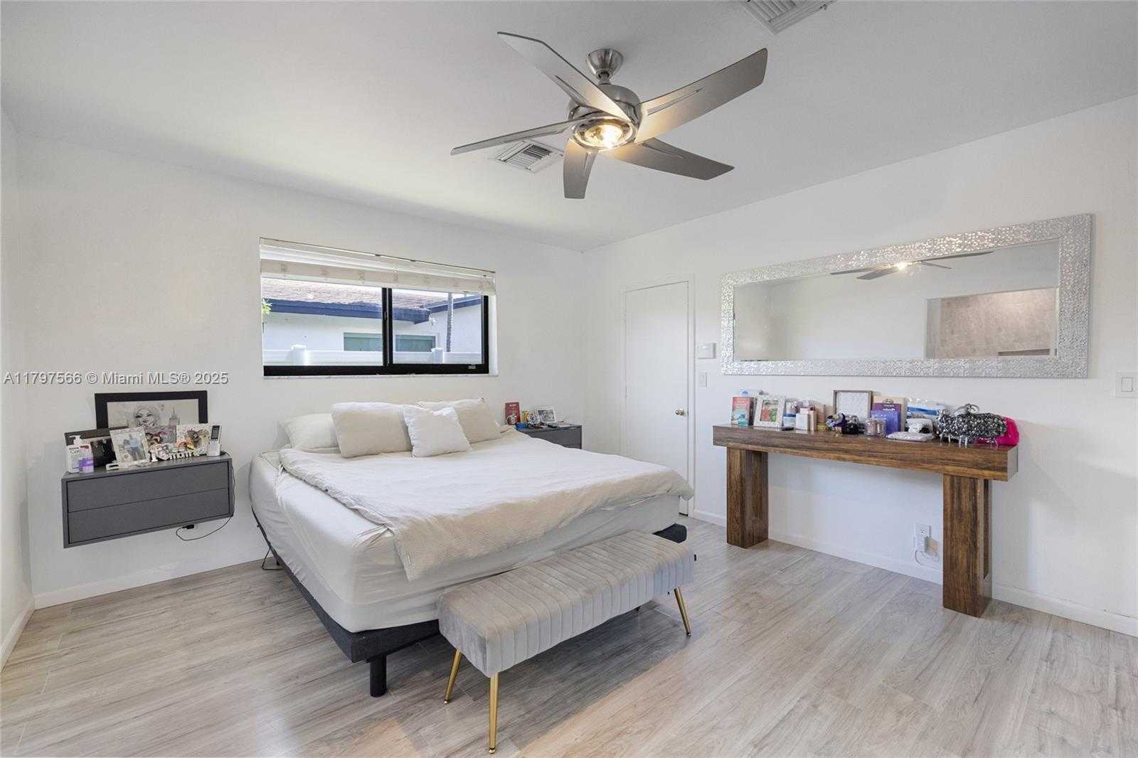 Small Image of 20375 NORTH EAST 22ND PL, Miami Number 29