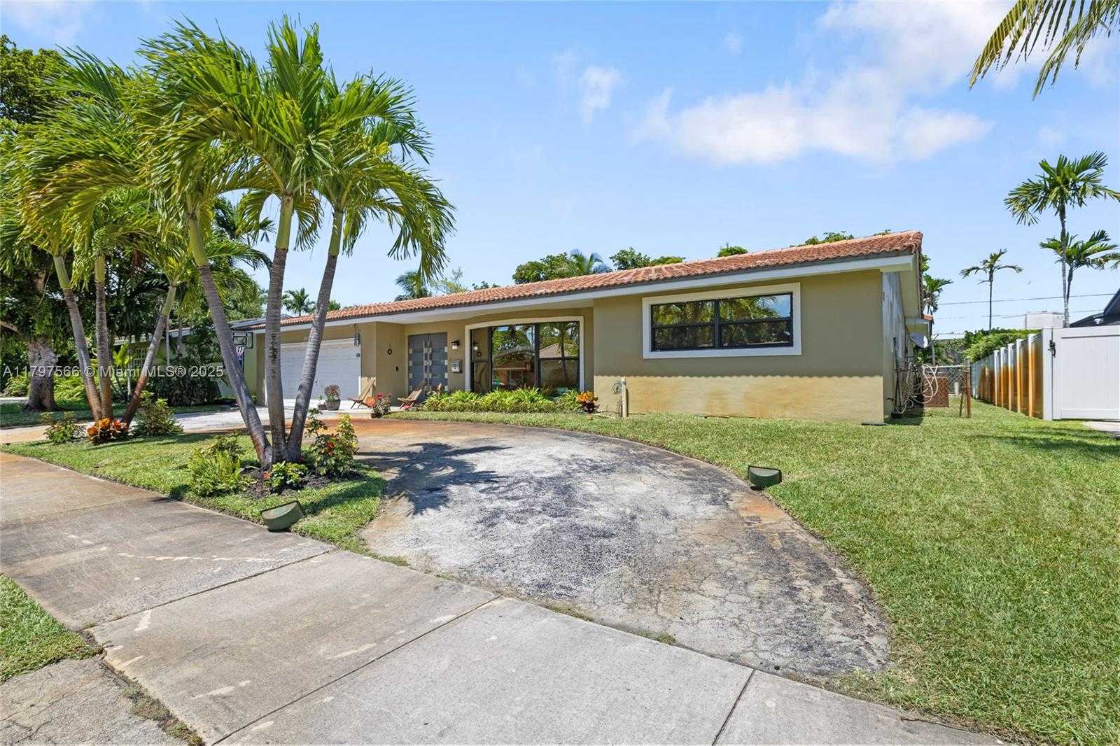 Small Image of 20375 NORTH EAST 22ND PL, Miami Number 3