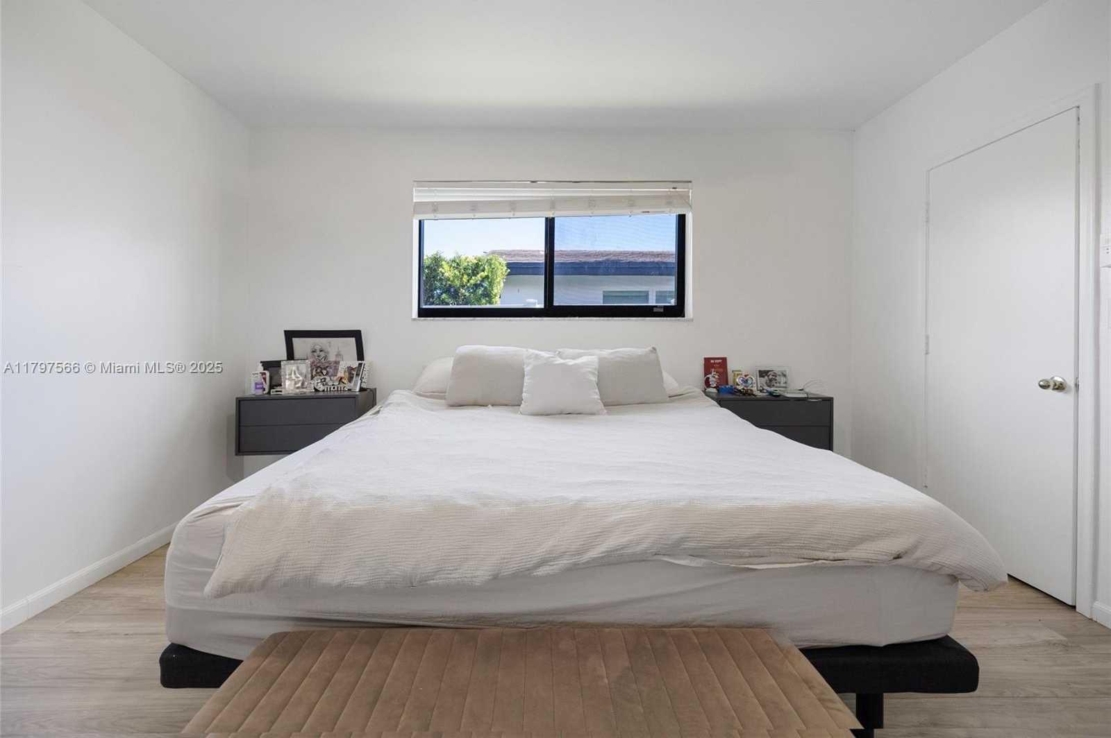 Small Image of 20375 NORTH EAST 22ND PL, Miami Number 30