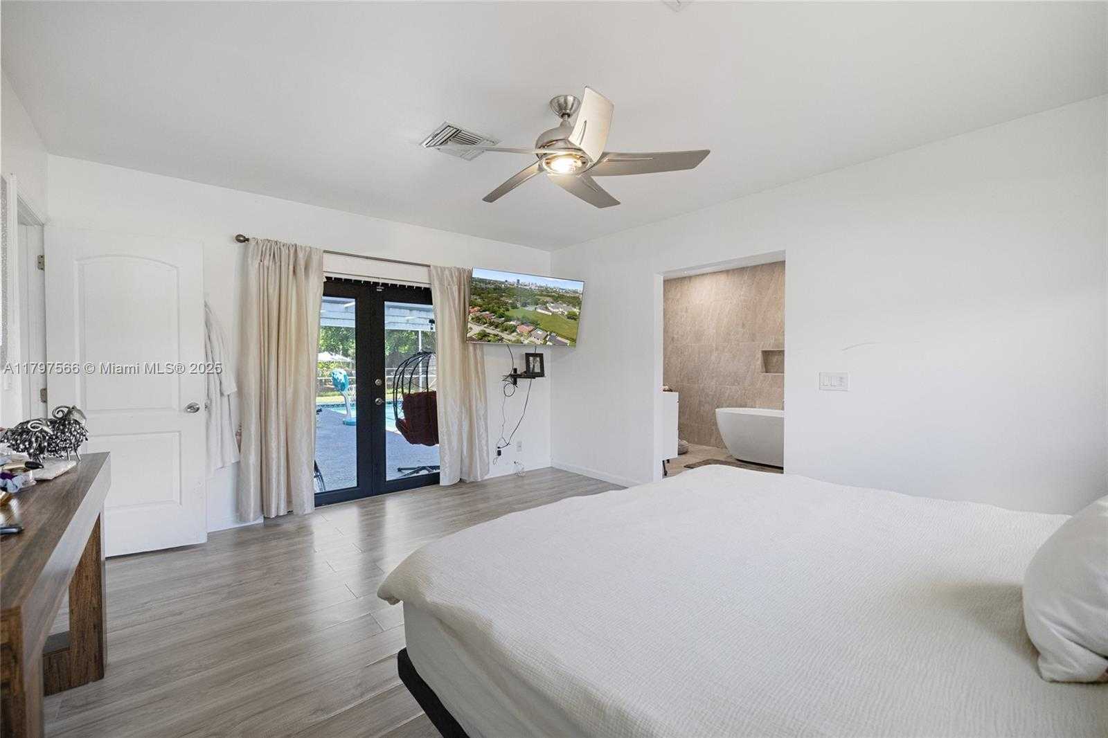 Small Image of 20375 NORTH EAST 22ND PL, Miami Number 31