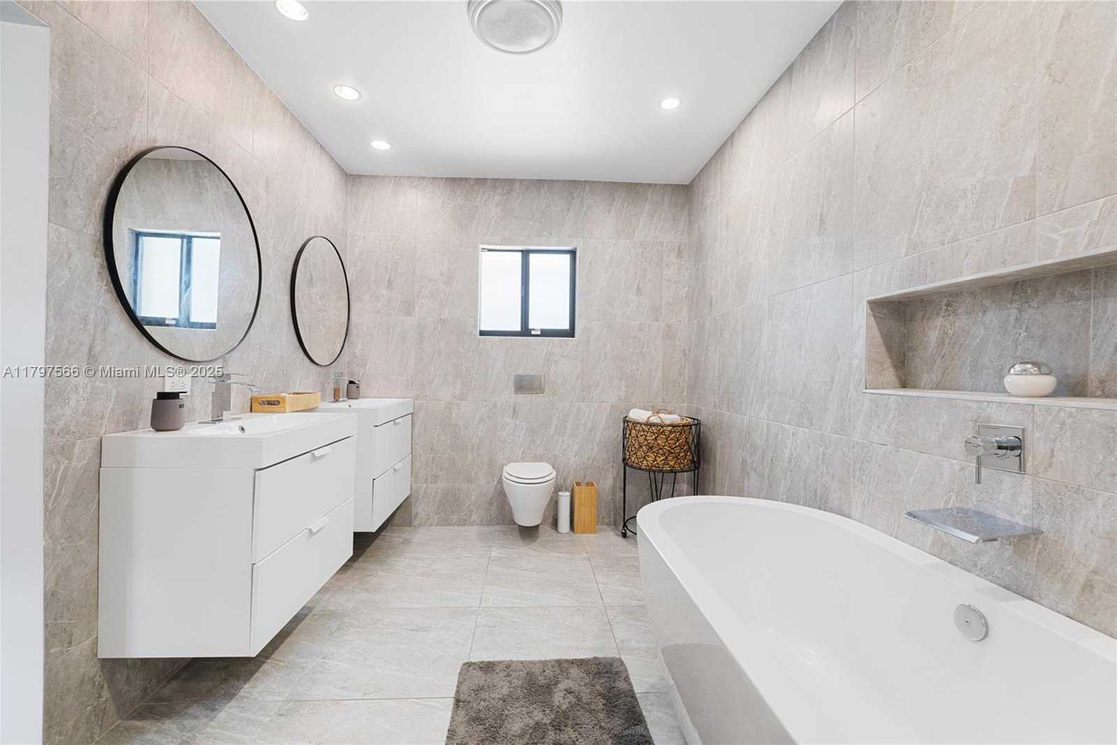Small Image of 20375 NORTH EAST 22ND PL, Miami Number 33
