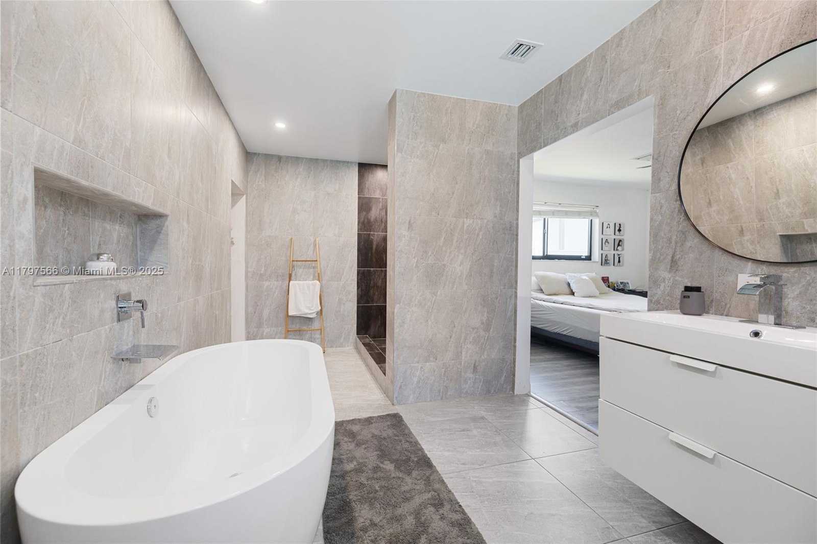 Small Image of 20375 NORTH EAST 22ND PL, Miami Number 34