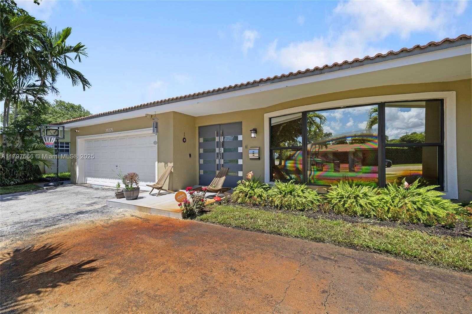 Small Image of 20375 NORTH EAST 22ND PL, Miami Number 4