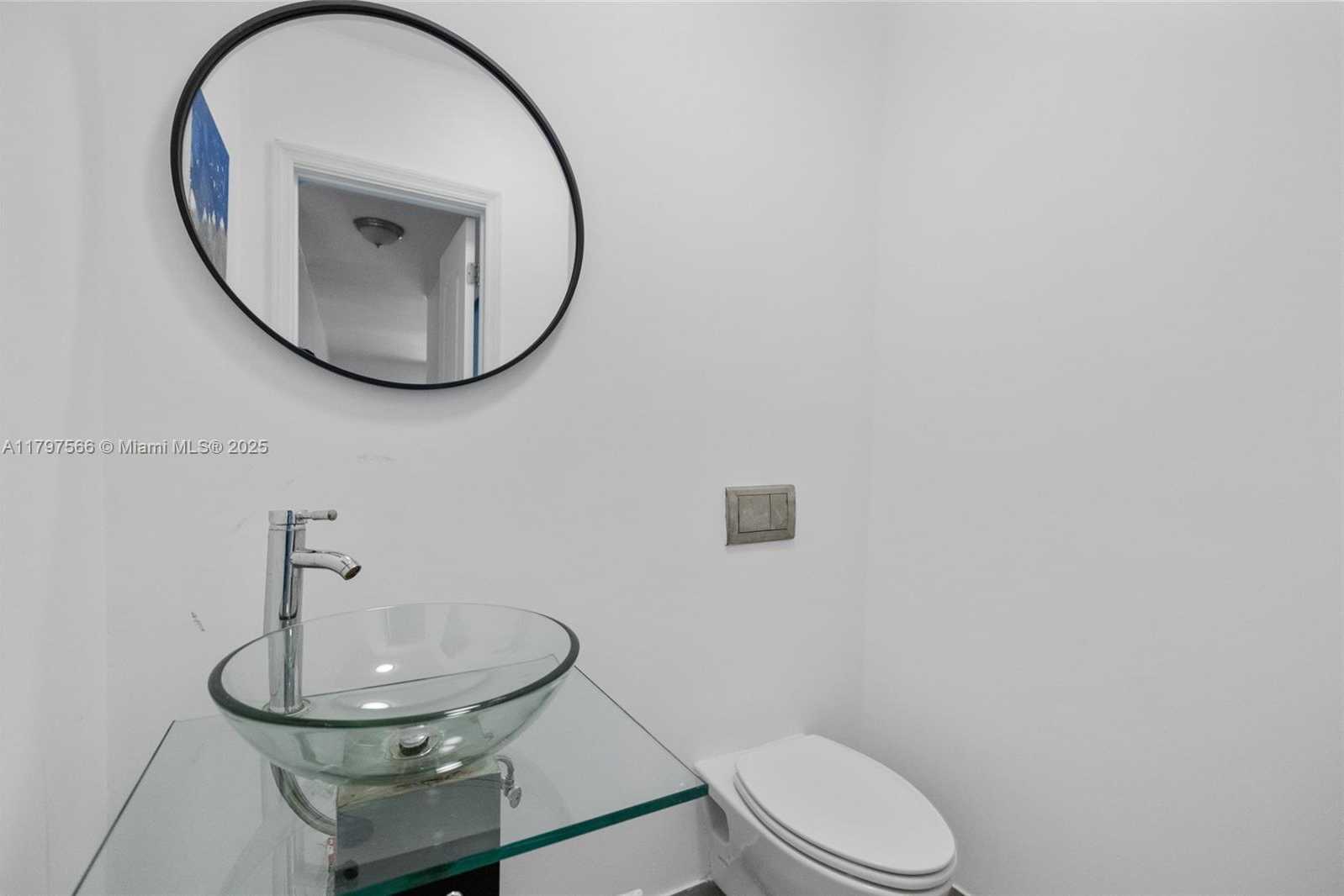 Small Image of 20375 NORTH EAST 22ND PL, Miami Number 40