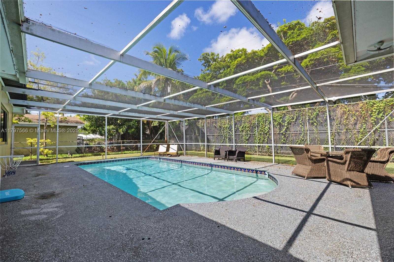 Small Image of 20375 NORTH EAST 22ND PL, Miami Number 51
