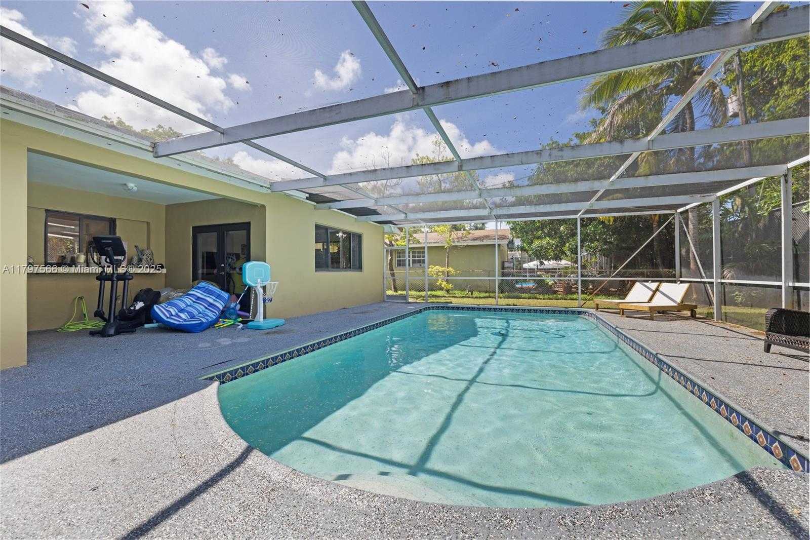 Small Image of 20375 NORTH EAST 22ND PL, Miami Number 52