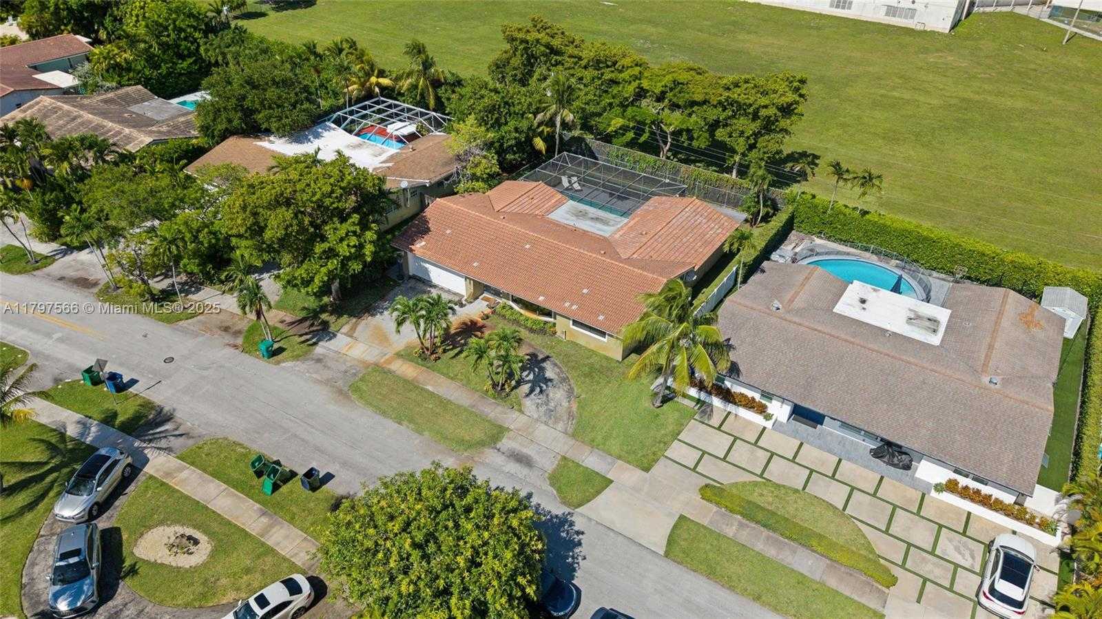 Small Image of 20375 NORTH EAST 22ND PL, Miami Number 56